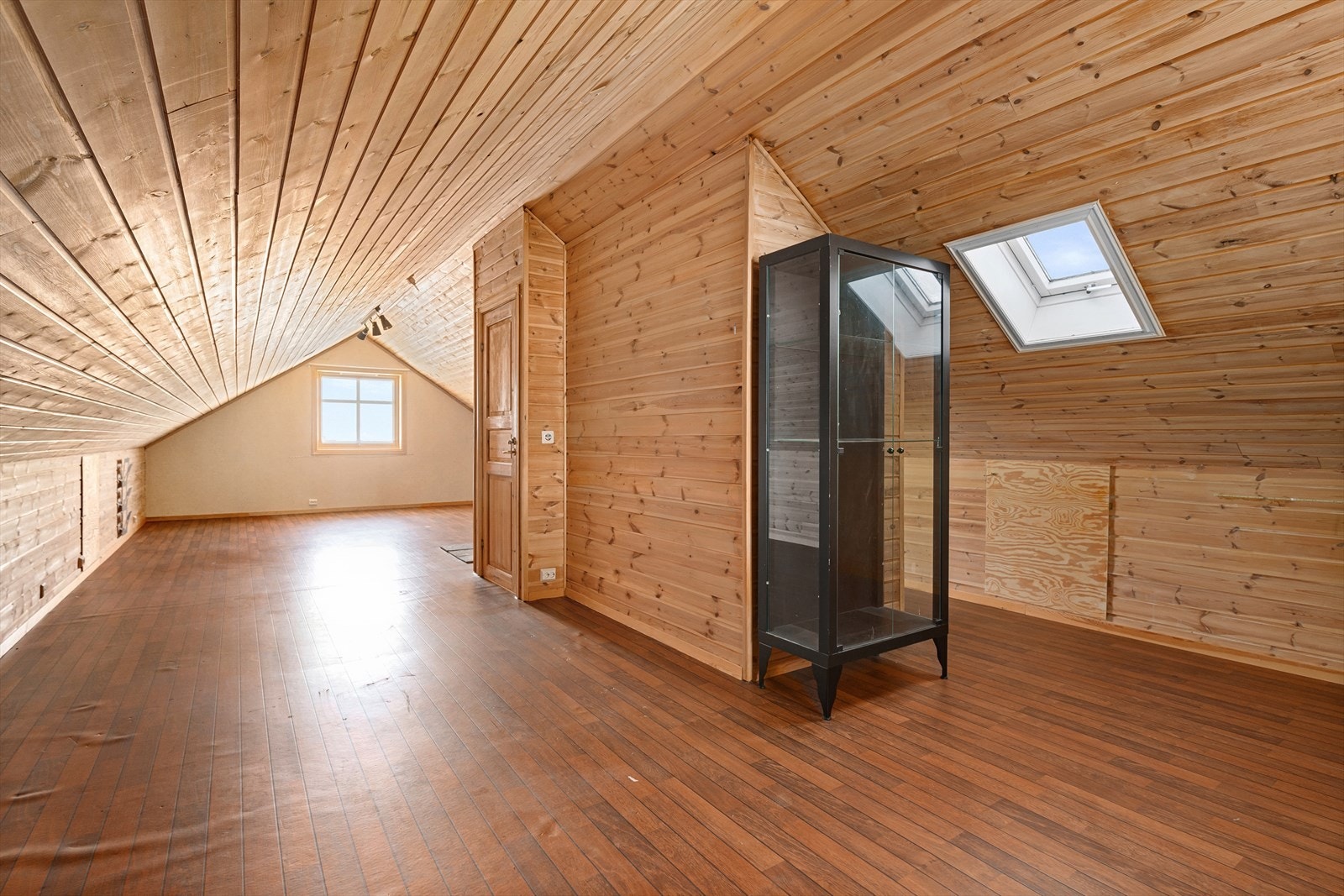 Loftstue. Galleribilde