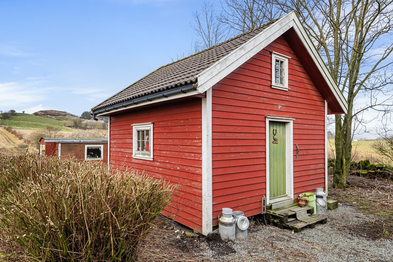 Eiendommen er bebygd med flere bygninger. Galleribilde