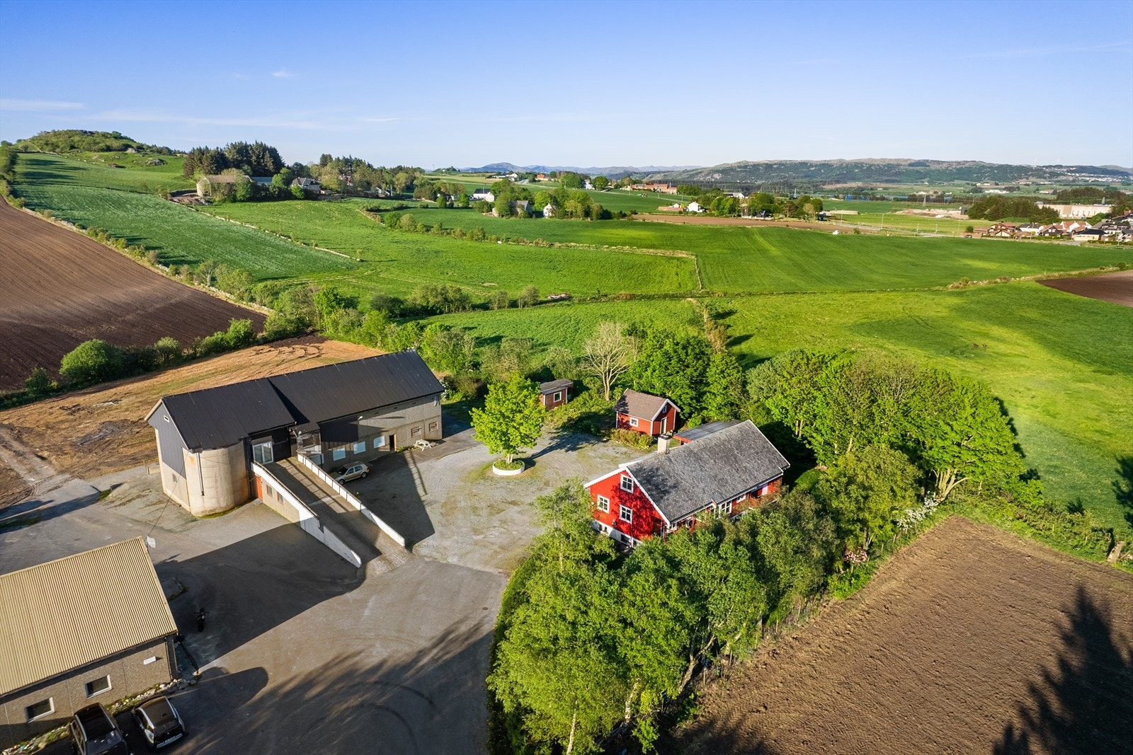 Jærvegen 273 presenteres av Alexander Nygård v/ Eiendomsmegler Vest. Galleribilde