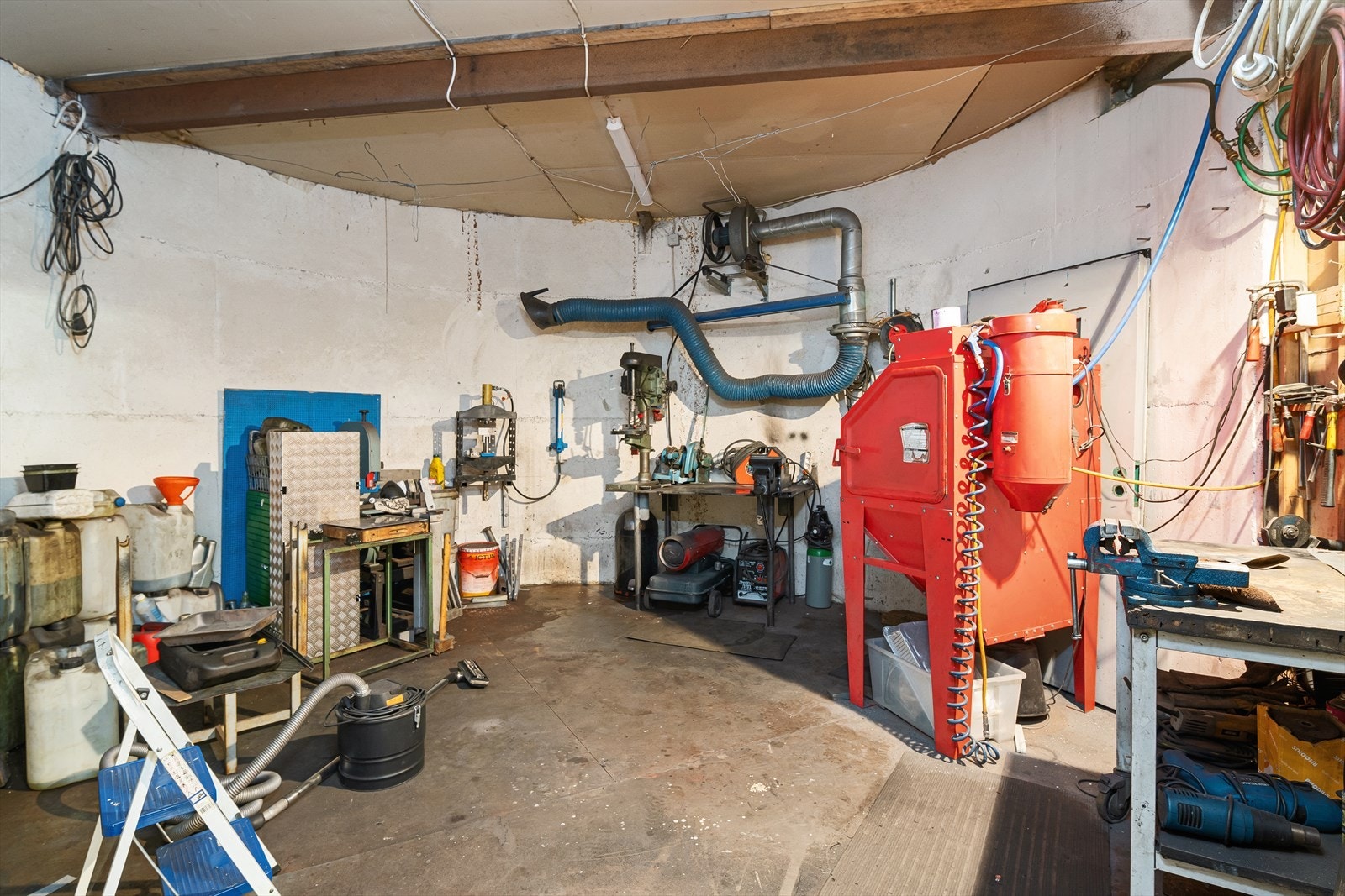 Silo er innredet som lager. Galleribilde