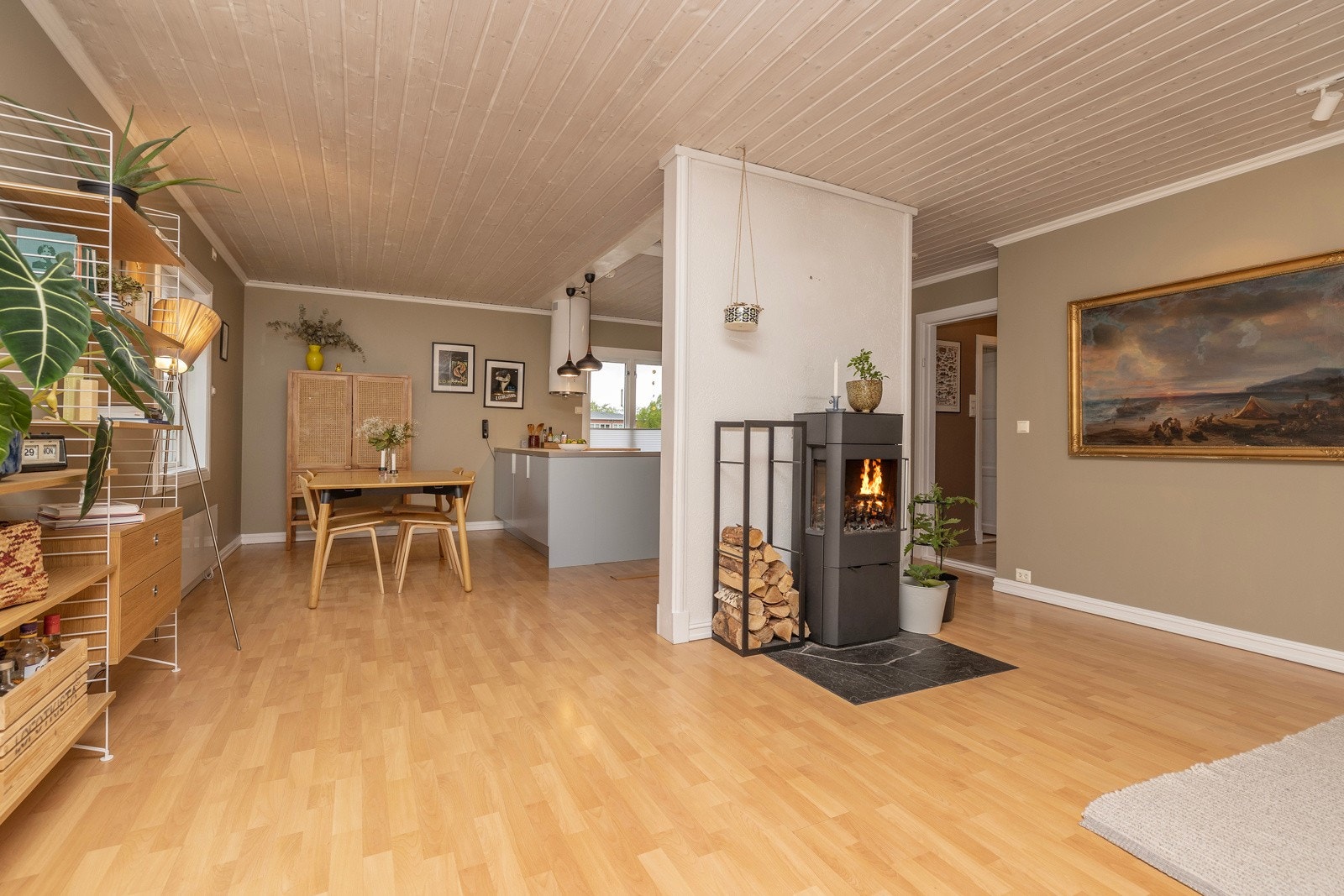 Stue/spisestue/kjøkken Galleribilde