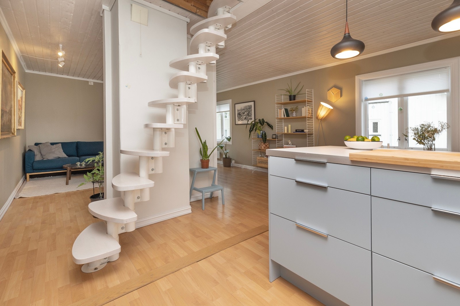 Trapp opp til loftsetasje Galleribilde
