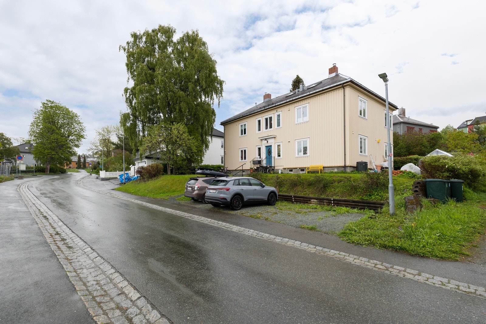 Dronefoto. Leiligheten har egen fast parkeringsplass. Galleribilde