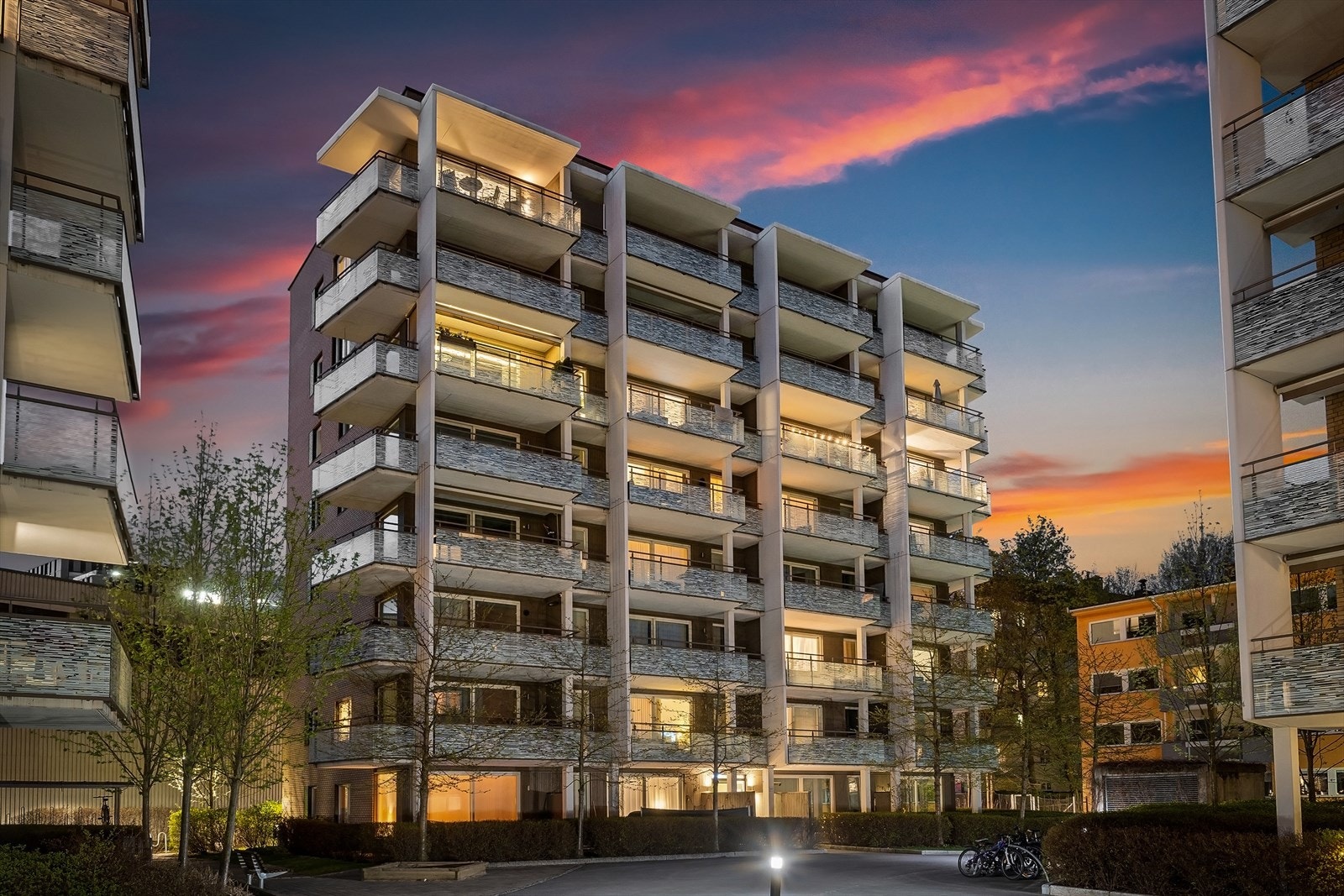 Leiligheten ligger øverst og har hjørnebalkongen. Galleribilde