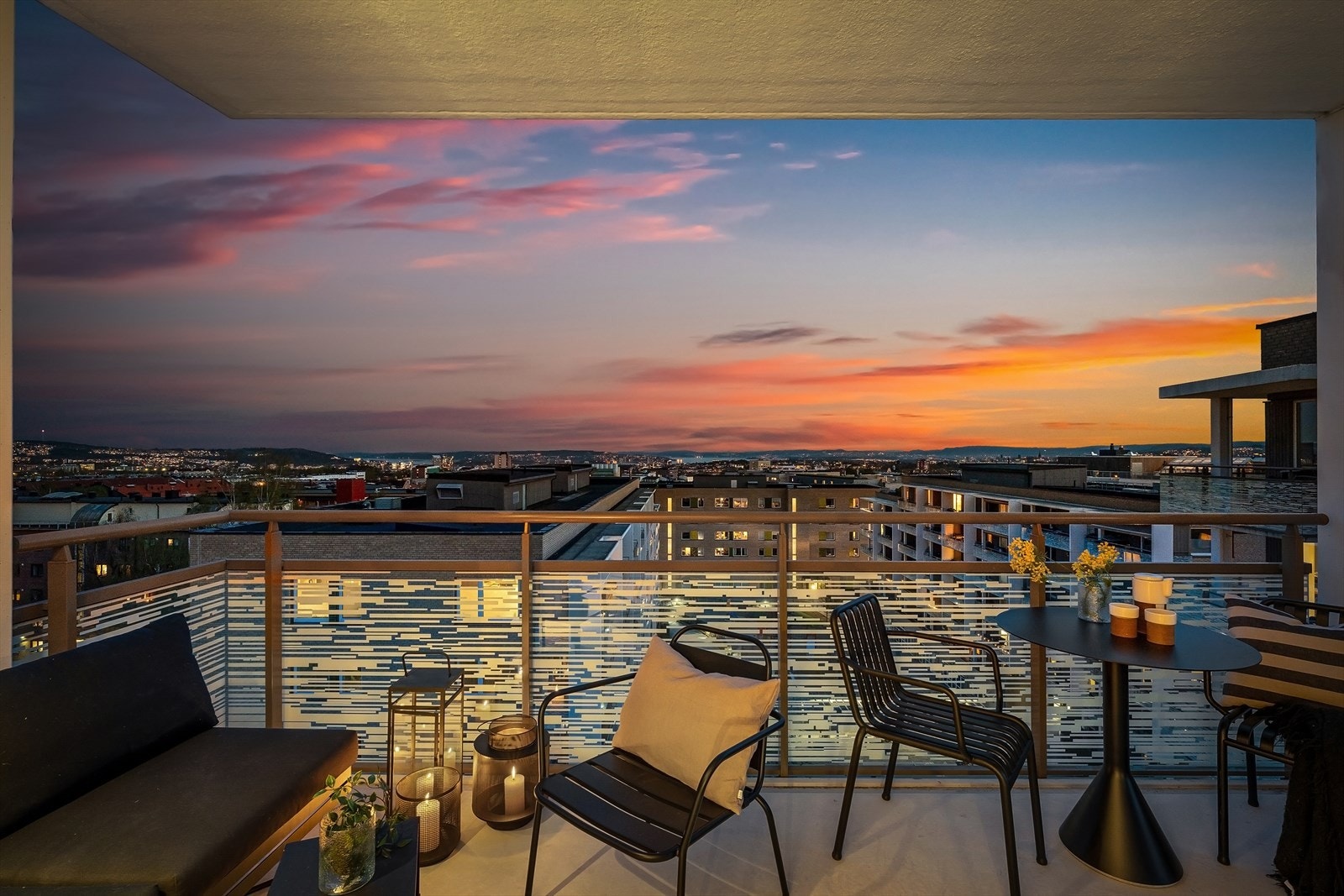 Velkommen til Sandakerveien 101F. Toppleilighet med hjørnebalkong og spektakulær utsikt. Galleribilde