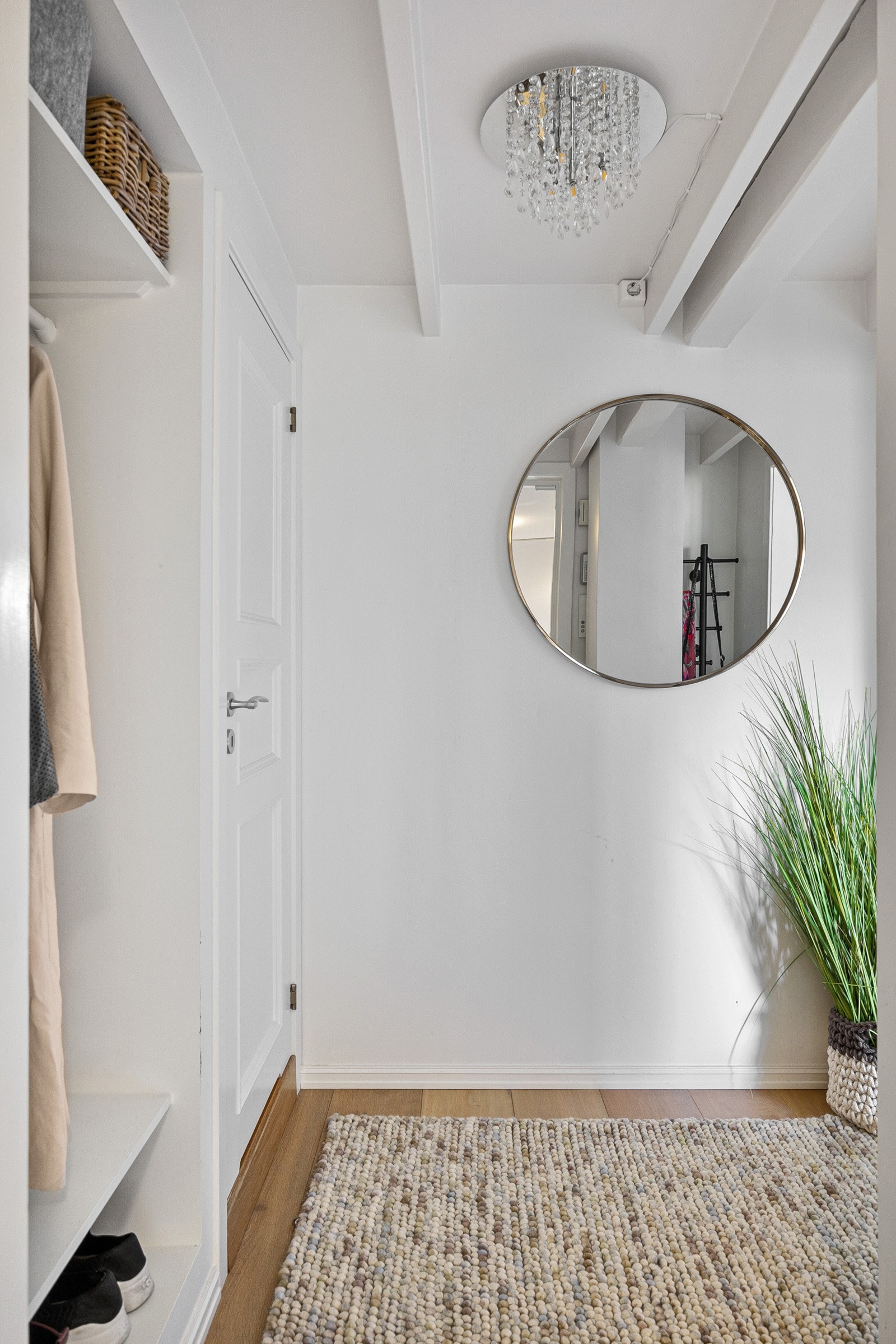 Velkommen inn! Leiligheten ligger i byggets 5.etasje og har adkomst via felles trappeoppgang. Galleribilde