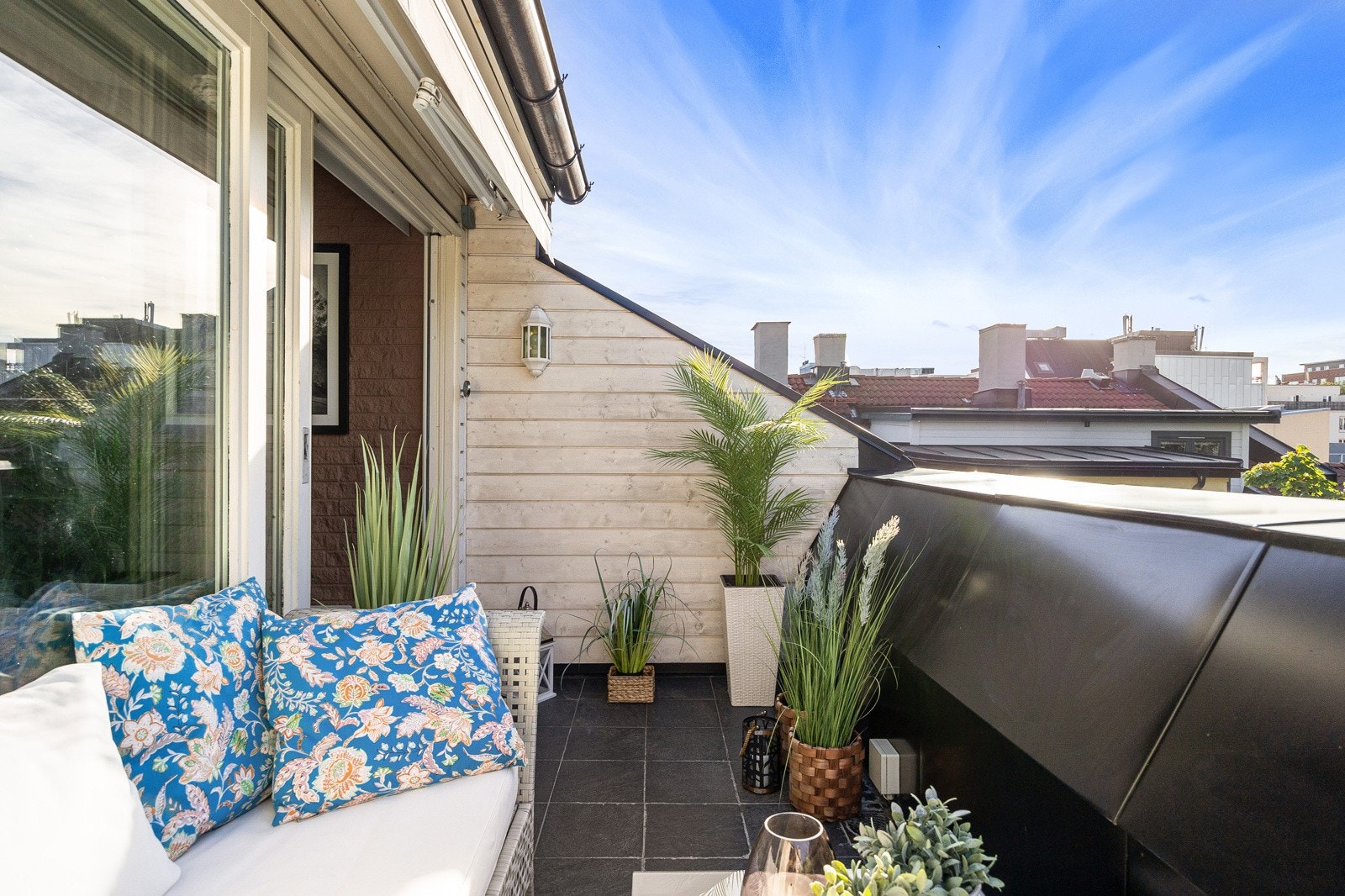 En flott toppleilighet med terrasse på 7 m2 og gode solforhold. Galleribilde