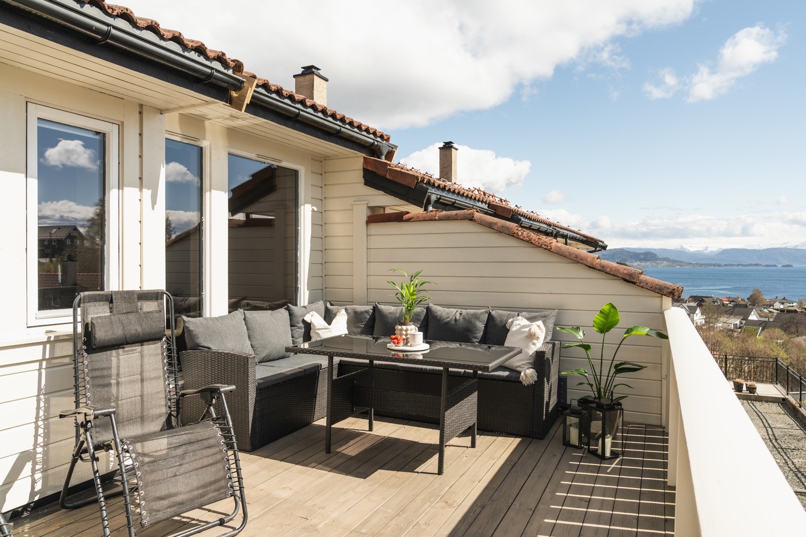 Her er det god plass til å innrede med ønsket utemøbler. Galleribilde