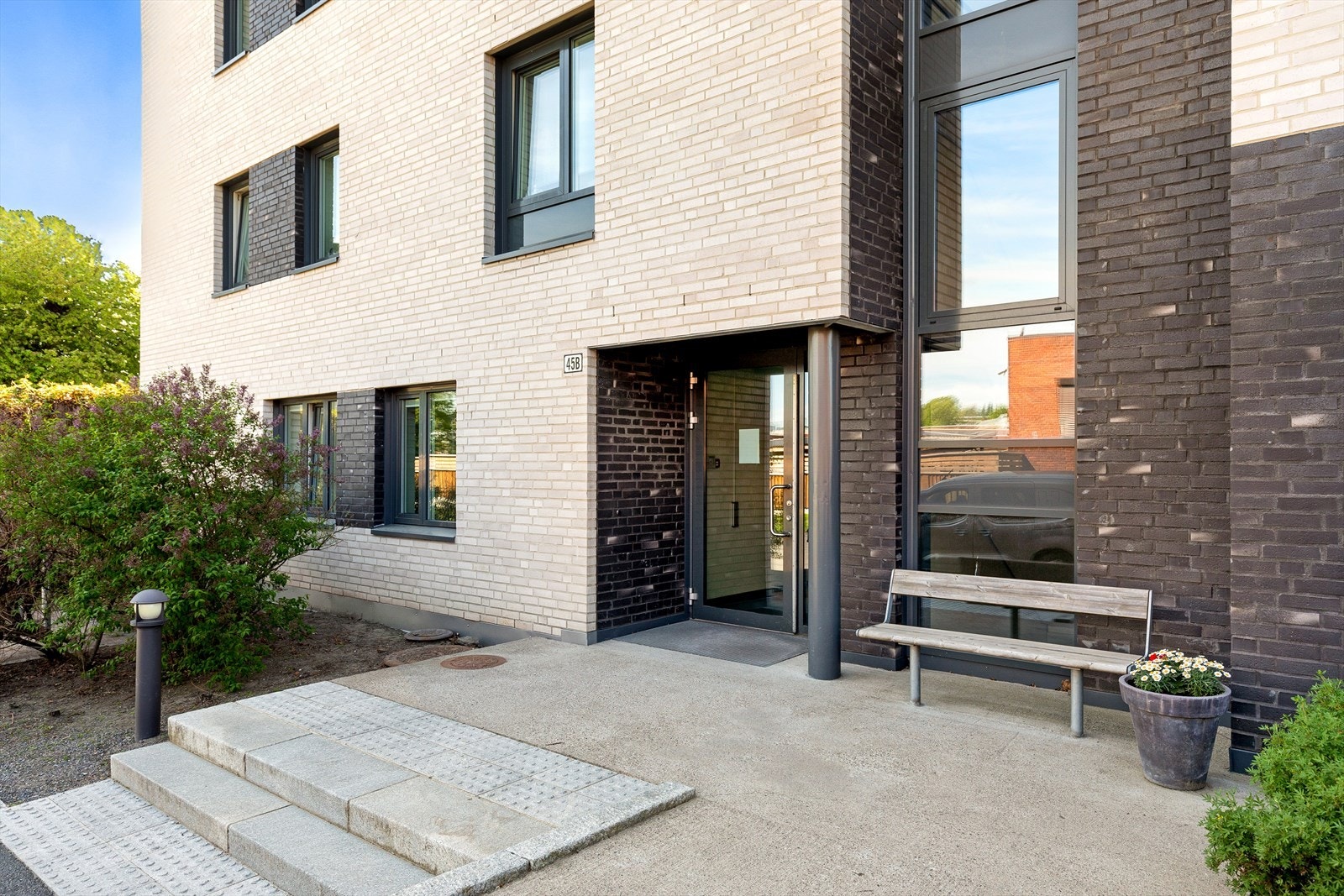 Hyggelig inngangsparti Galleribilde