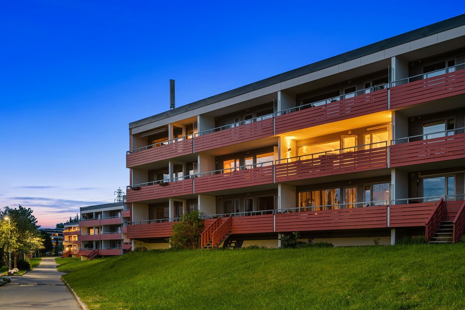 Borettslaget har utført en omfattende rehabilitering siden 2013, noe som er positivt med tanke på fremtidig økonomi, bedre levevilkår og mindre varmetap. Galleribilde
