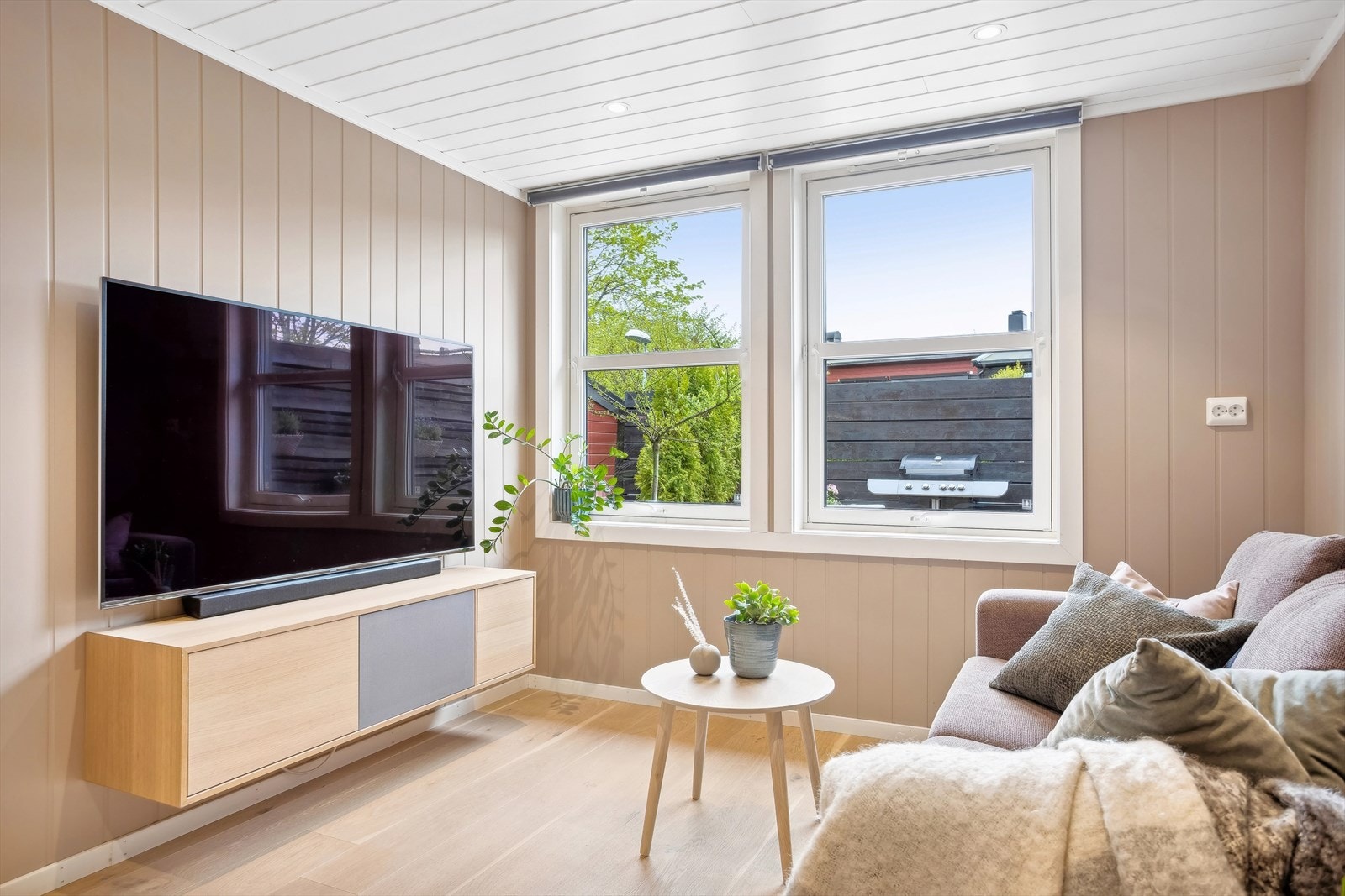God plass til å innrede med sofagruppe og spiseseksjon. Galleribilde