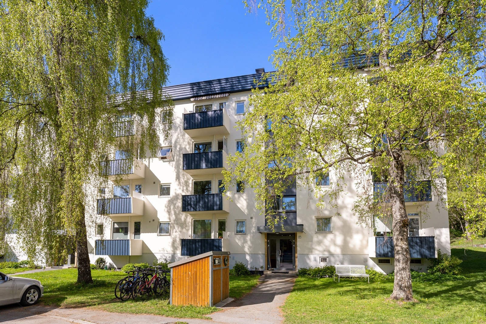 Fra balkongen ser man nedover rolige Minister Ditleffs vei. Galleribilde