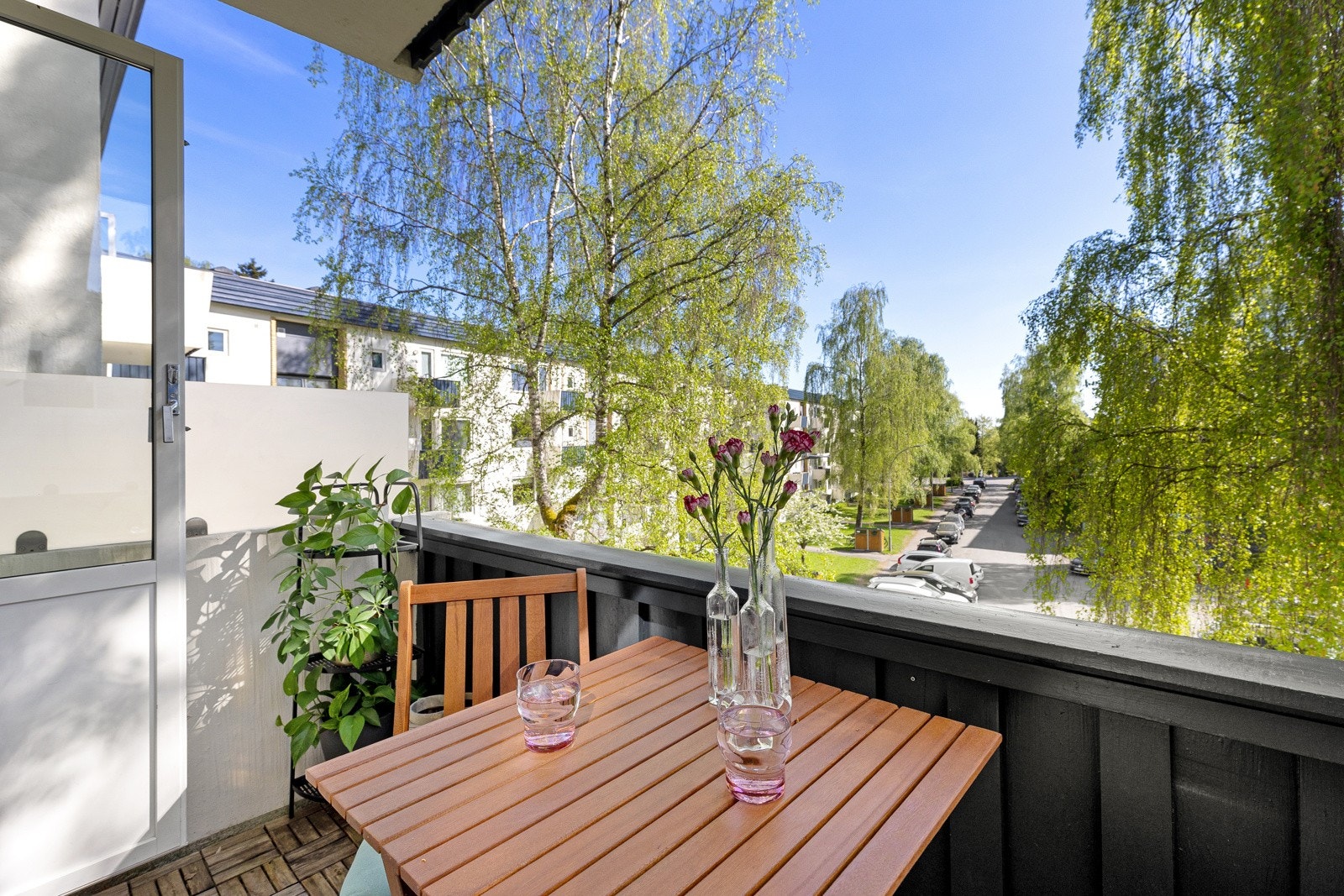 PrivatMegleren Kvadrat har gleden av å presentere Minister Ditleffs vei 7B, en pen og gjennomgående 2-roms leilighet med romslig planløsning. Galleribilde