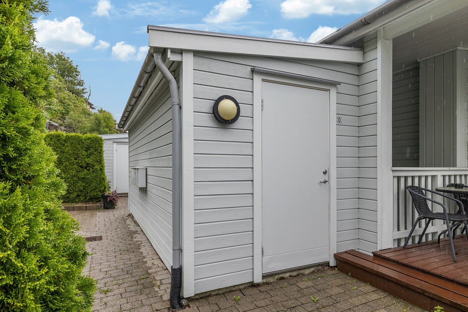 Det medfølger en utebod på 6 kvm. Galleribilde