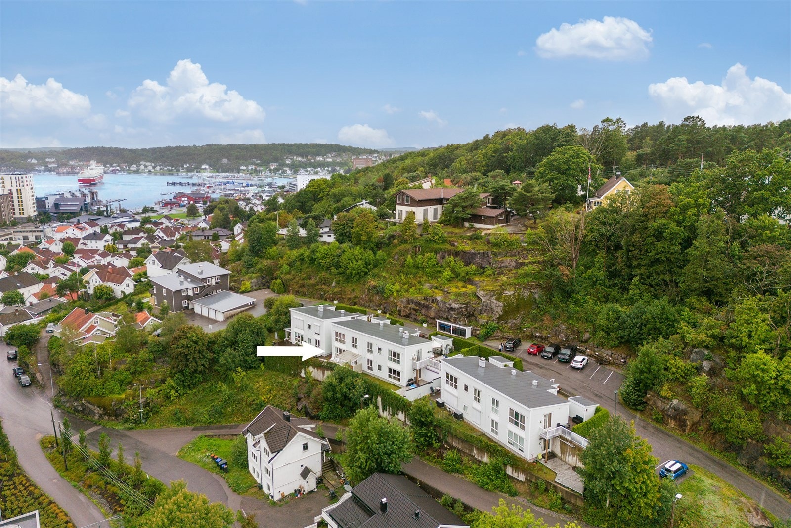Høy og fin beliggenhet med flott utsikt! Galleribilde