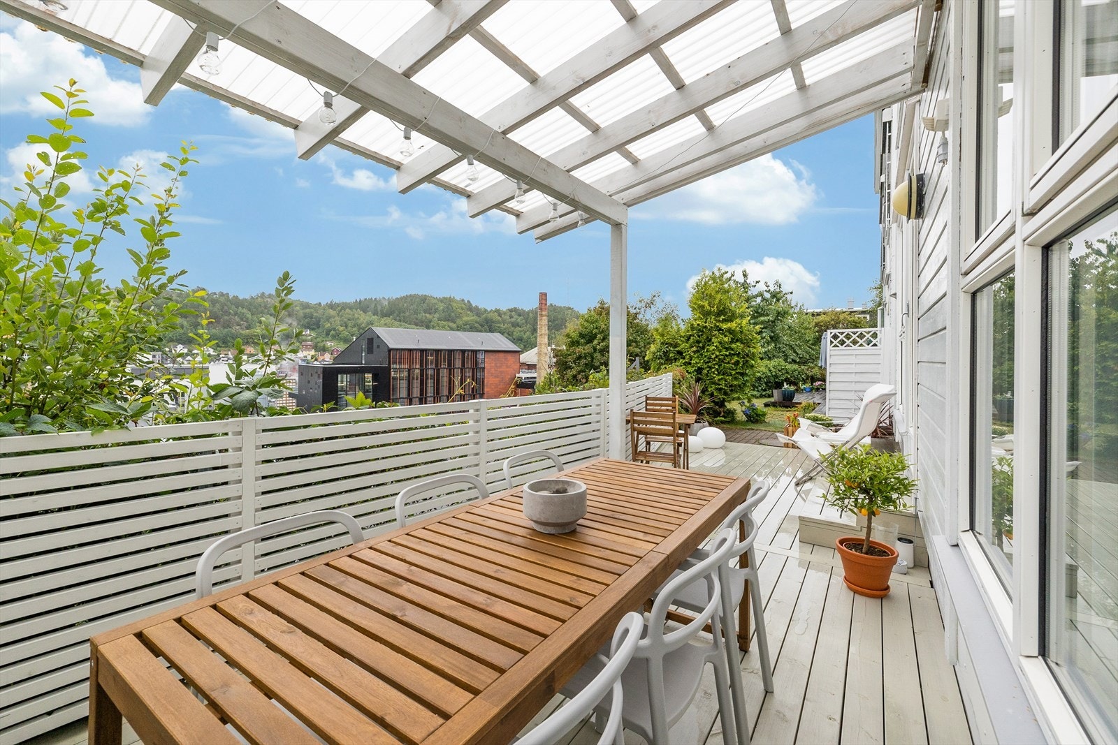 Uteplassen er perfekt for varme dager. Galleribilde