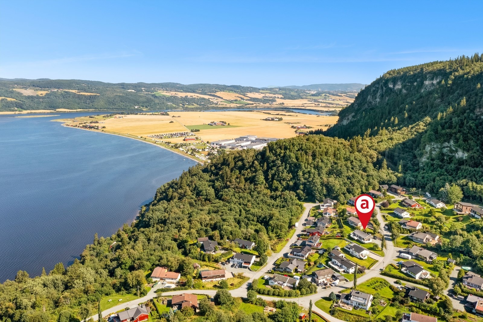 Stedet er blitt svært populært og kan skilte med flotte oppvekstsvilkår, idrettsglede og et rikt kulturliv. Galleribilde