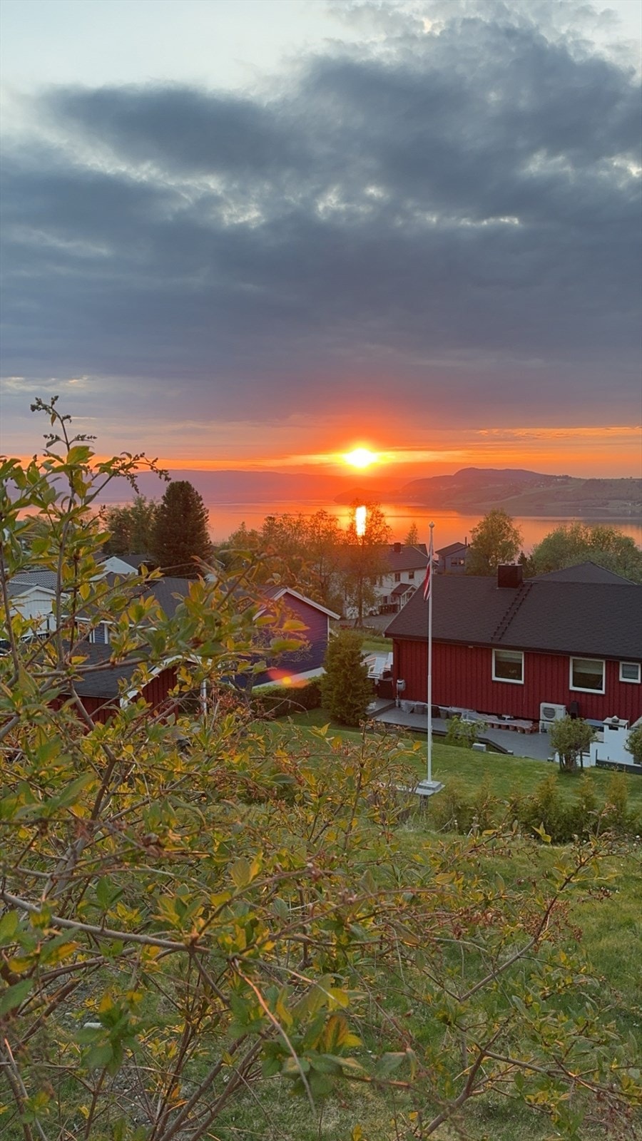 Solnedgangen sett fra eiendommen (bilde tatt av selger) Galleribilde