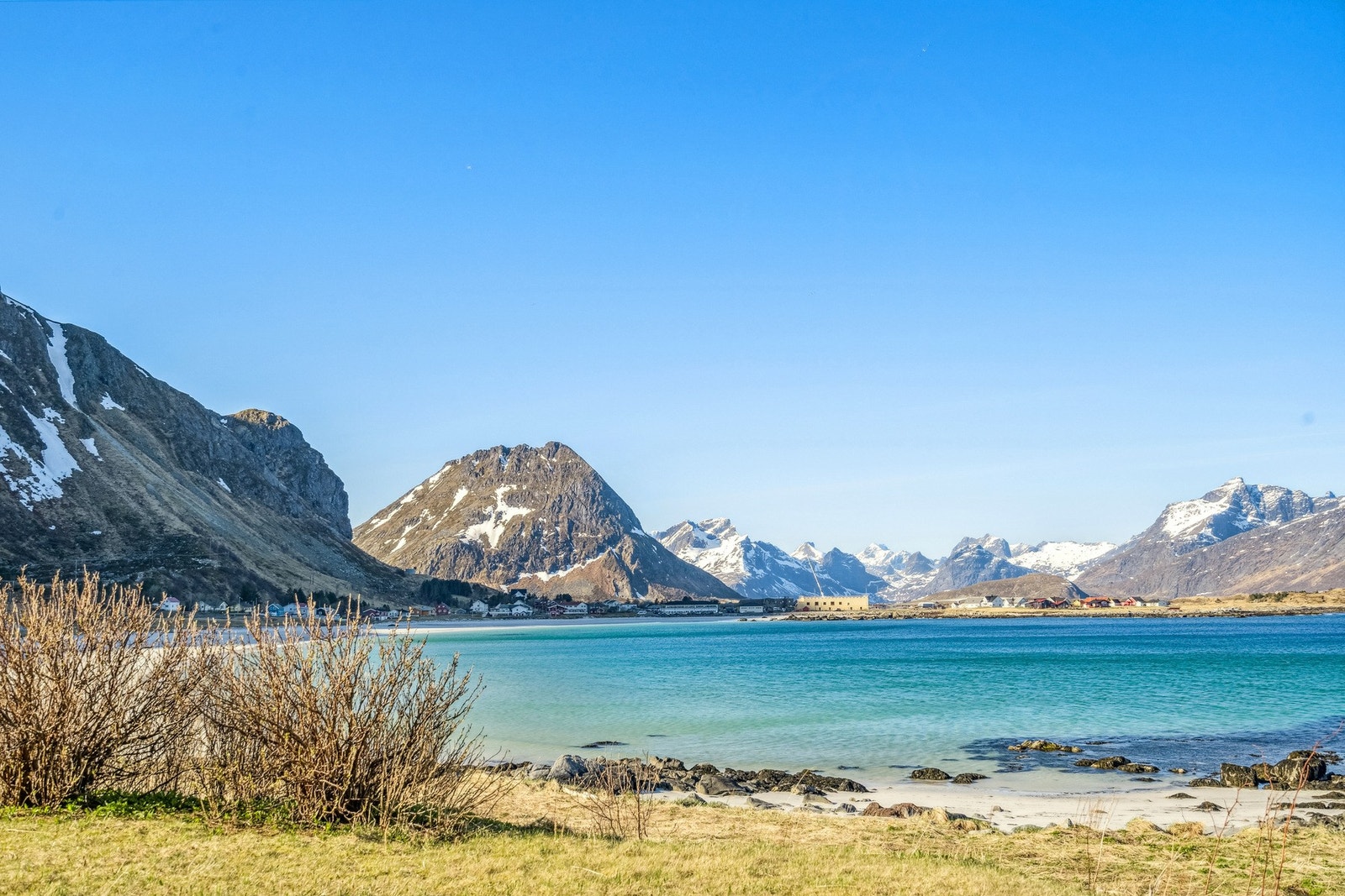 Eiendommen strekker seg helt ned til stranden. Galleribilde