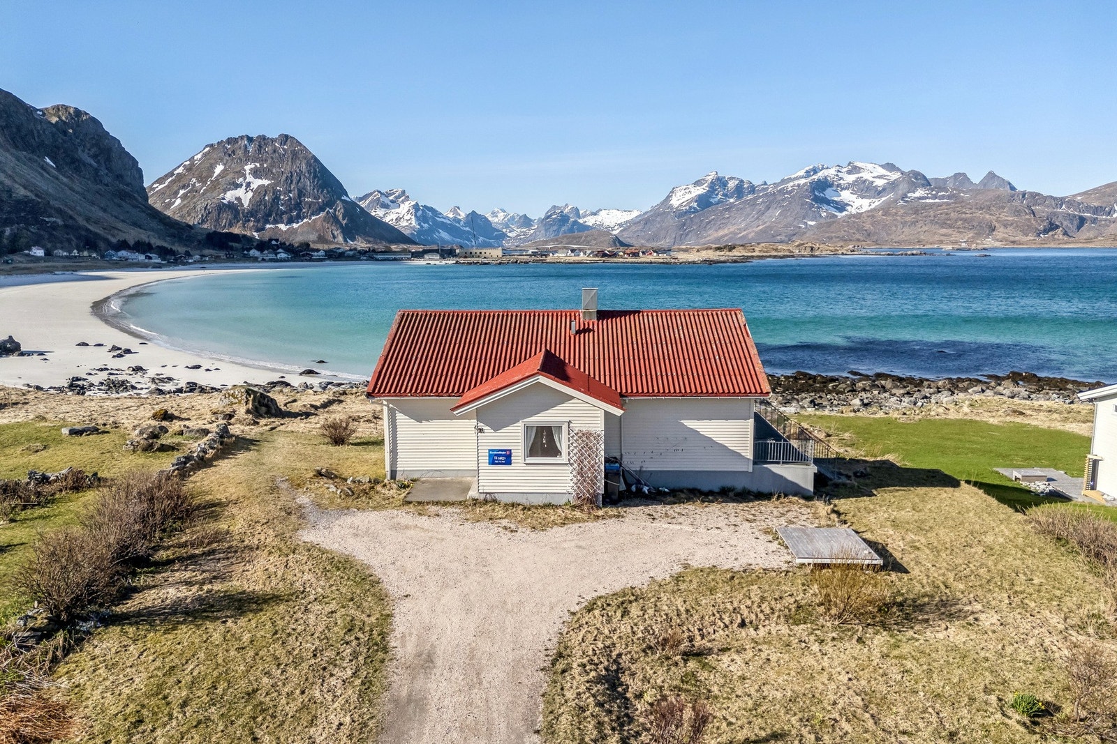 Sjelden mulighet! Enebolig med spektakulær beliggenhet ved Rambergsstranda i Lofoten. Galleribilde