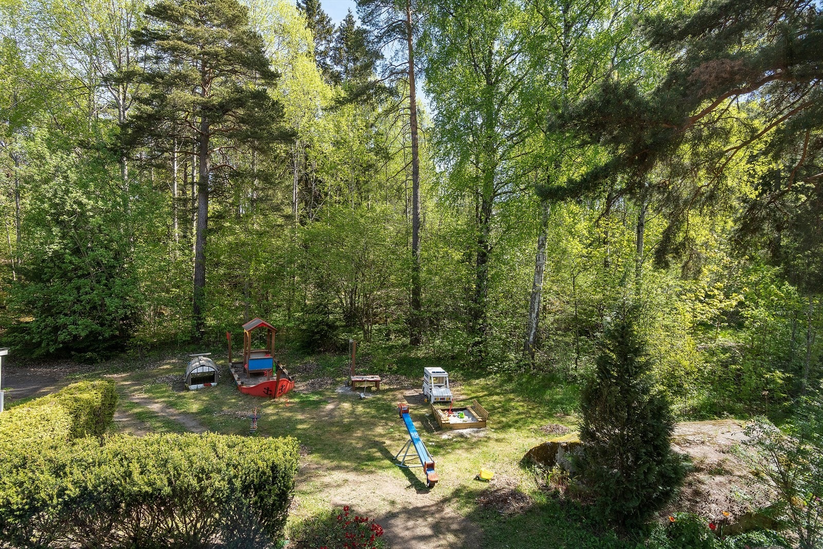 Lekeplass på borettslagets område Galleribilde