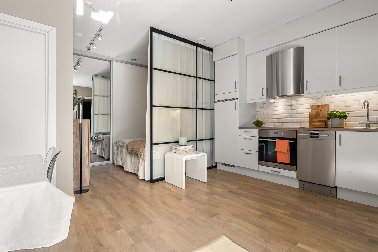 Leiligheten har en smart, skjermet sovealkove Galleribilde