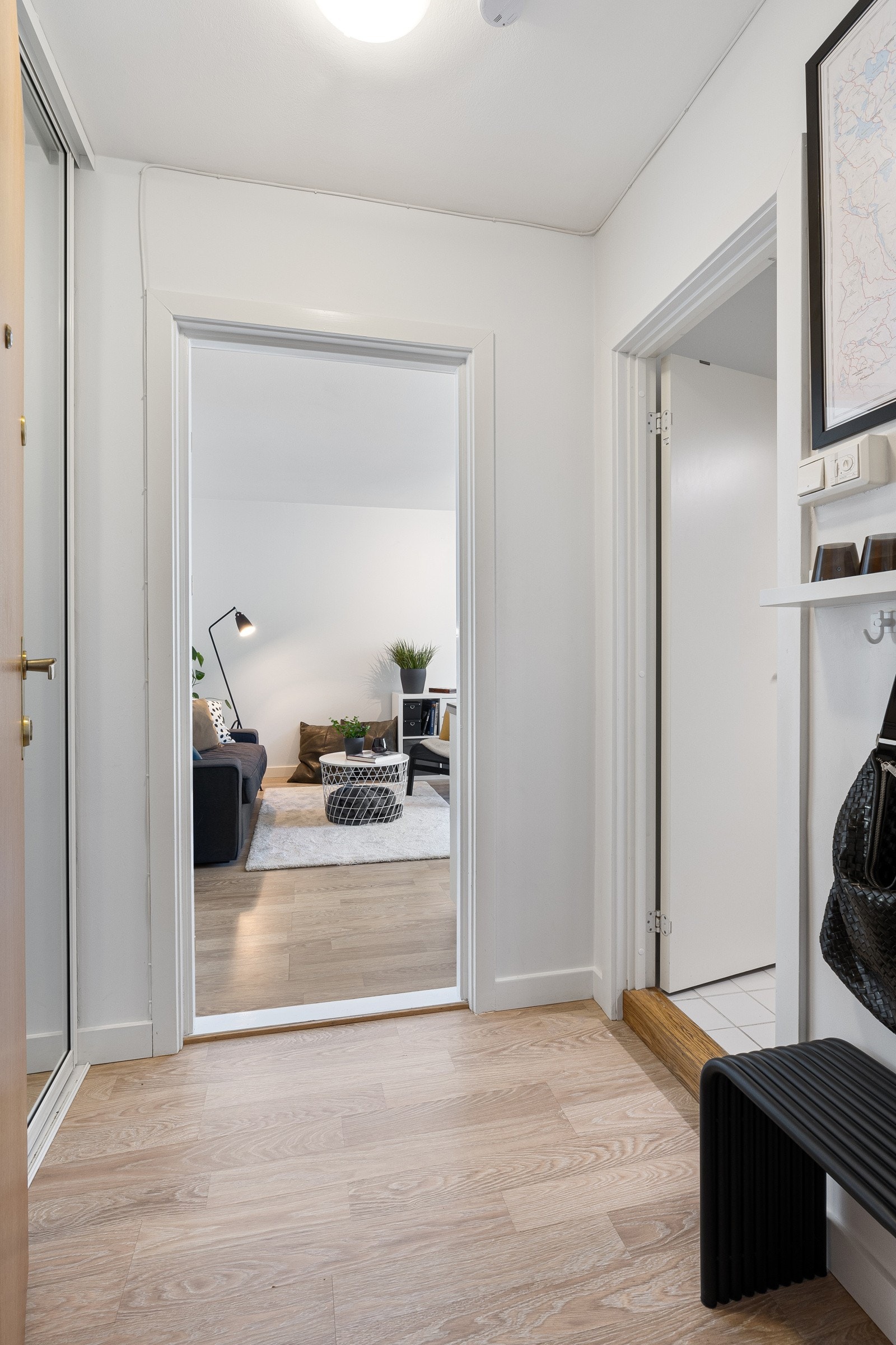Entreen gir et godt førsteinntrykk av leiligheten. Galleribilde