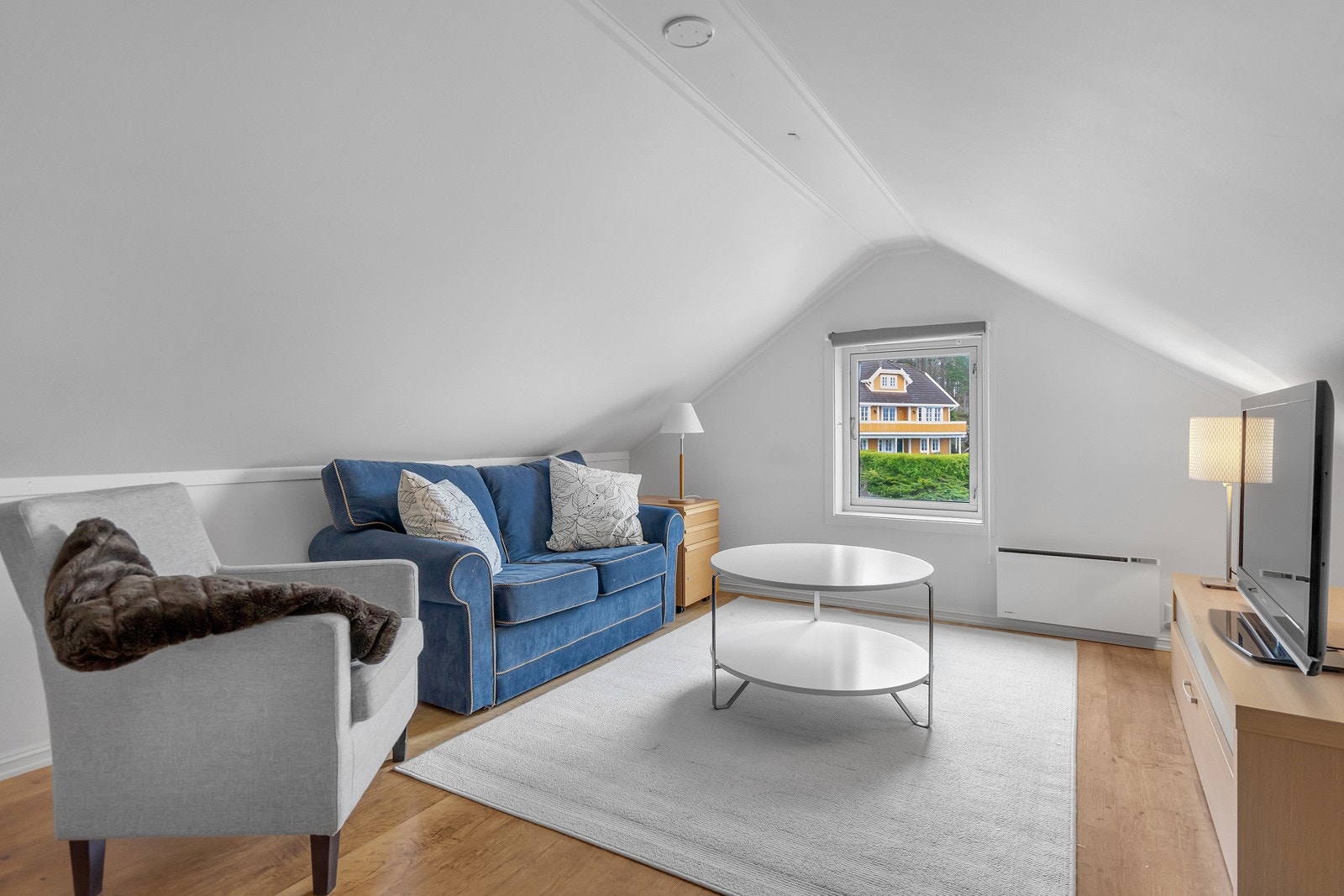 Innredet loft. Loft har lav takhøyde, ikke godkjent til rom for varig opphold. Galleribilde