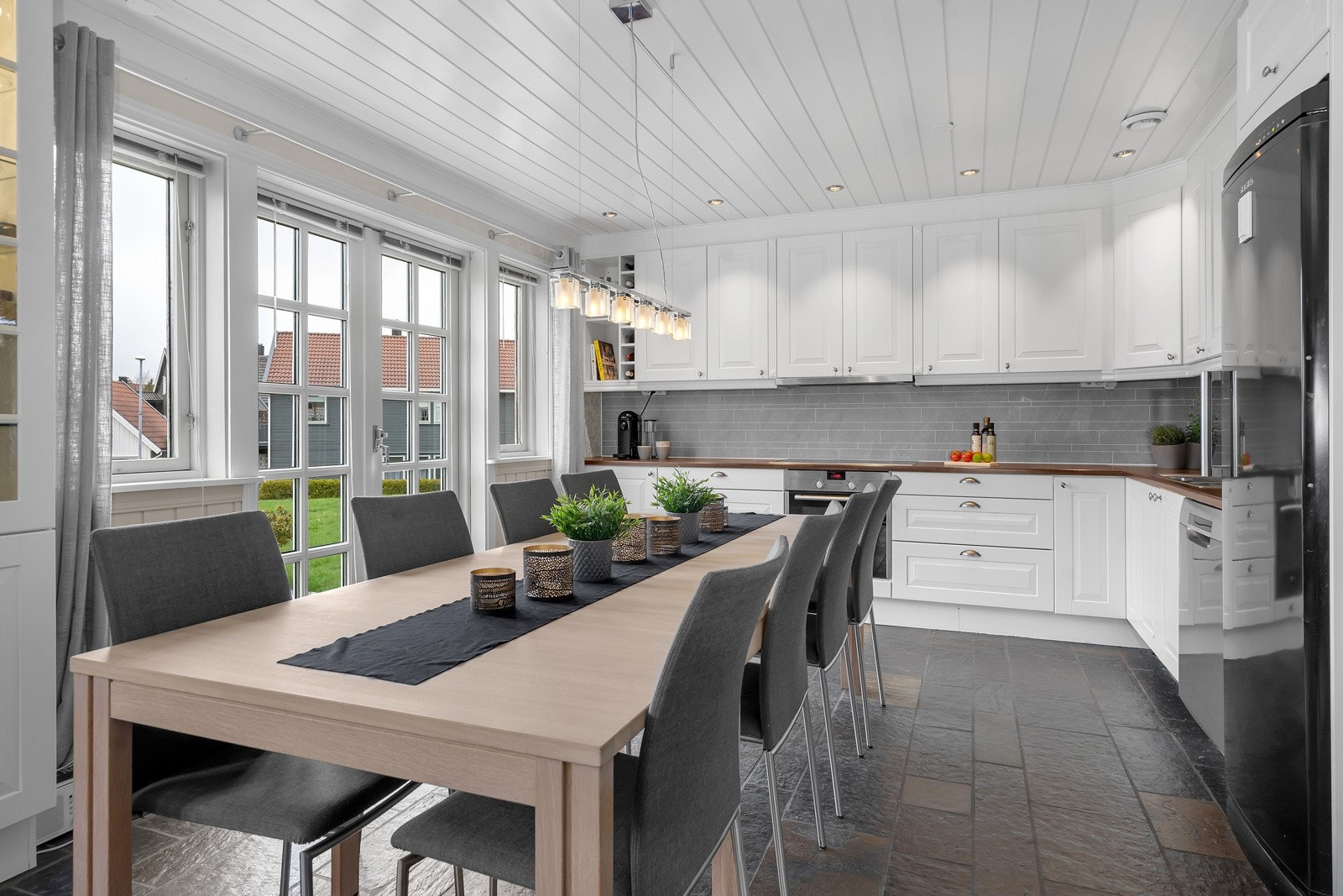 Balkongdør på kjøkken er ca. 10 år Galleribilde