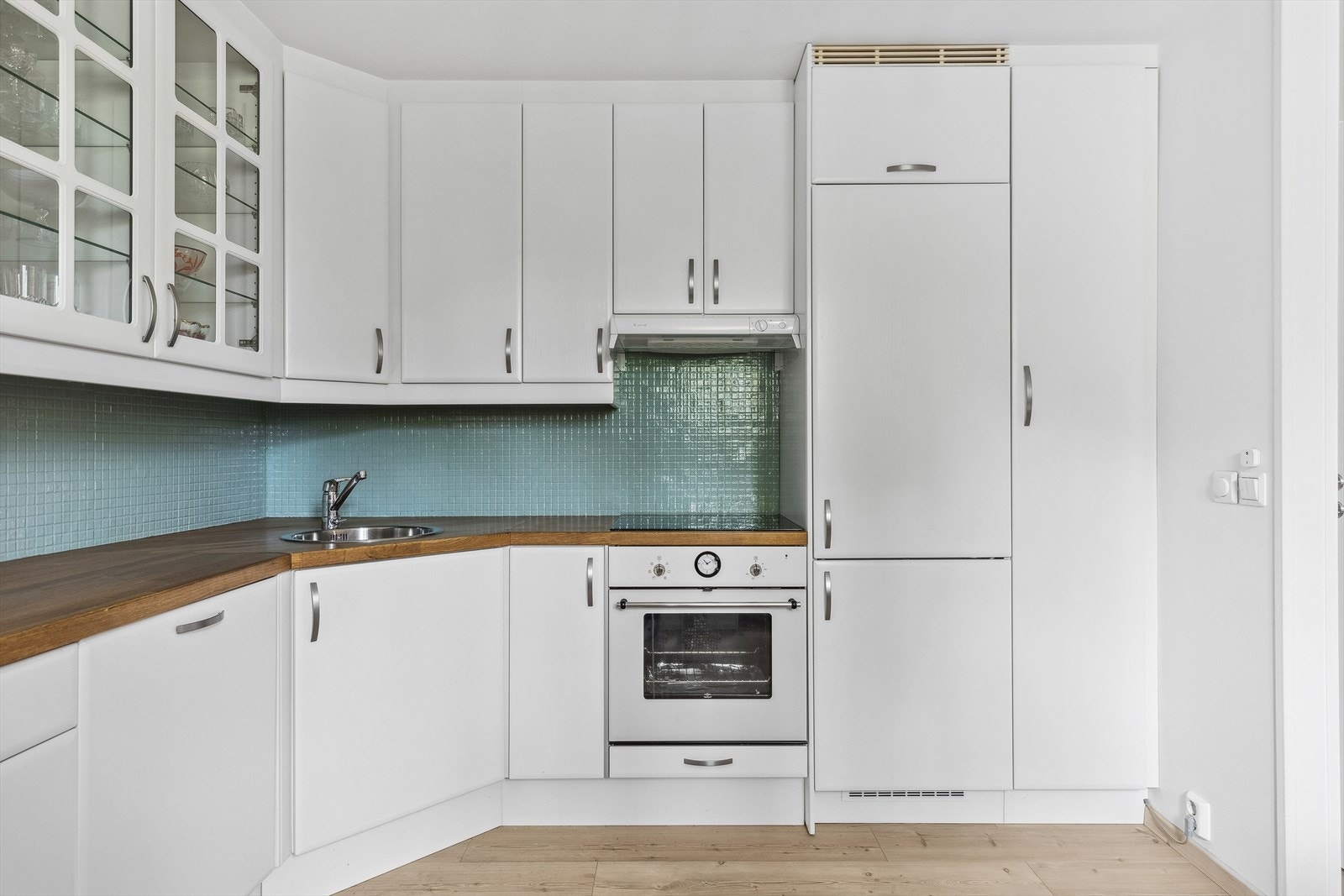 Takhøyde overskap sørger for at renholdet blir svært enkelt Galleribilde