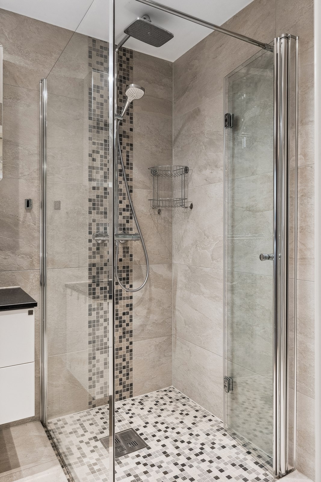 Dusjhjørne med reinfallsdusj Galleribilde