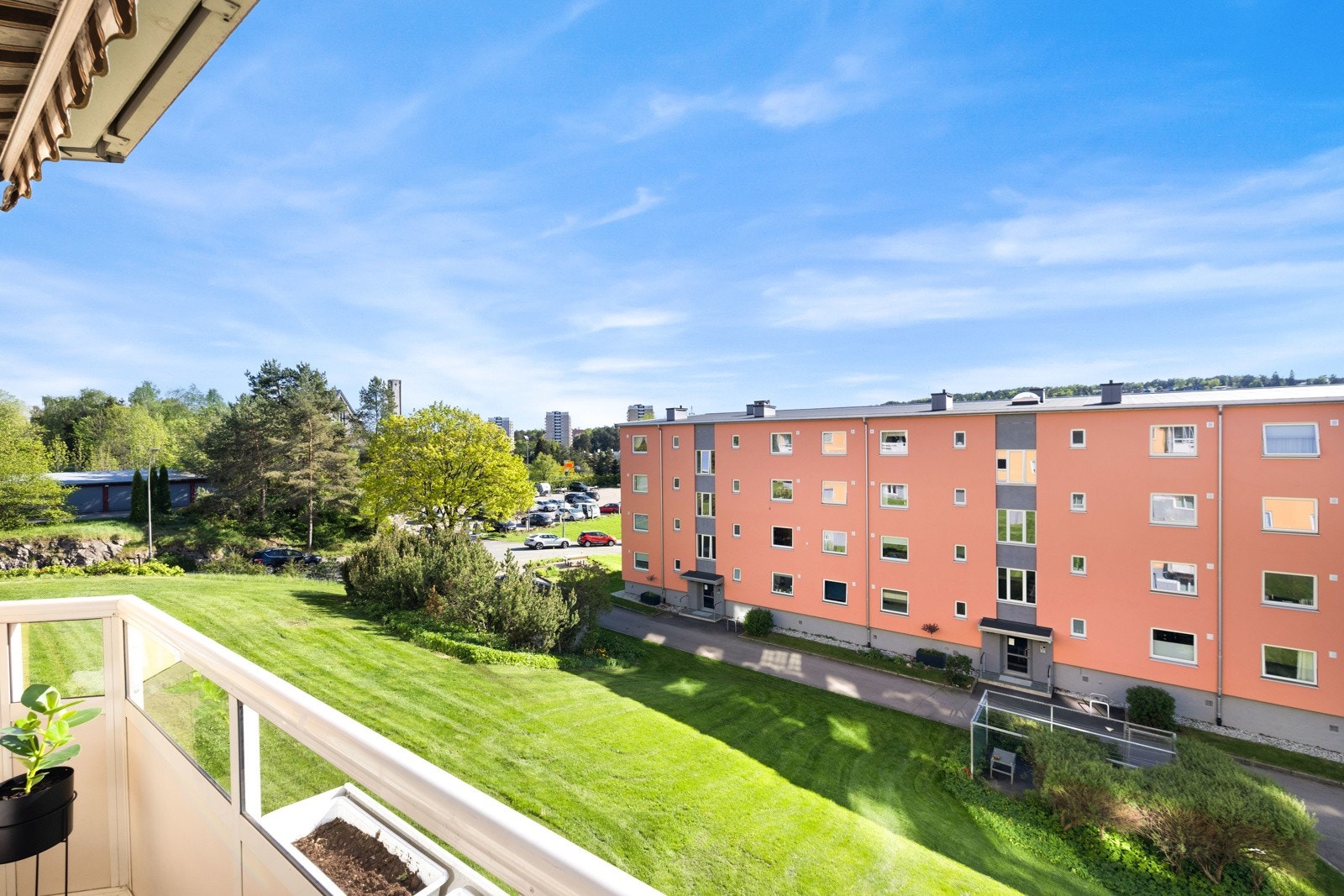 Området byr på flotte turmuligheter med for eksempel Østensjøvannet som et populært alternativ Galleribilde