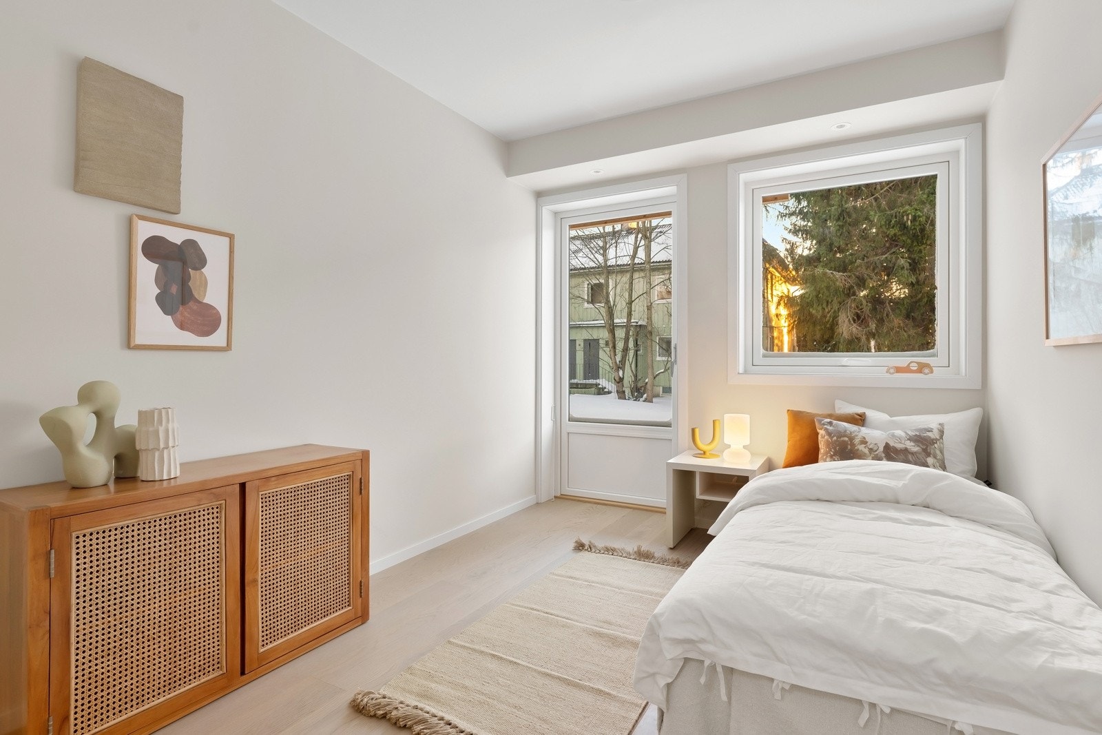 Soverom nr. 3 har direkte utgang til uteområdet. Galleribilde