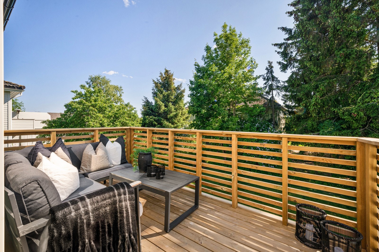 Solrik balkong/terrasse med en vestvendt orientering. Galleribilde