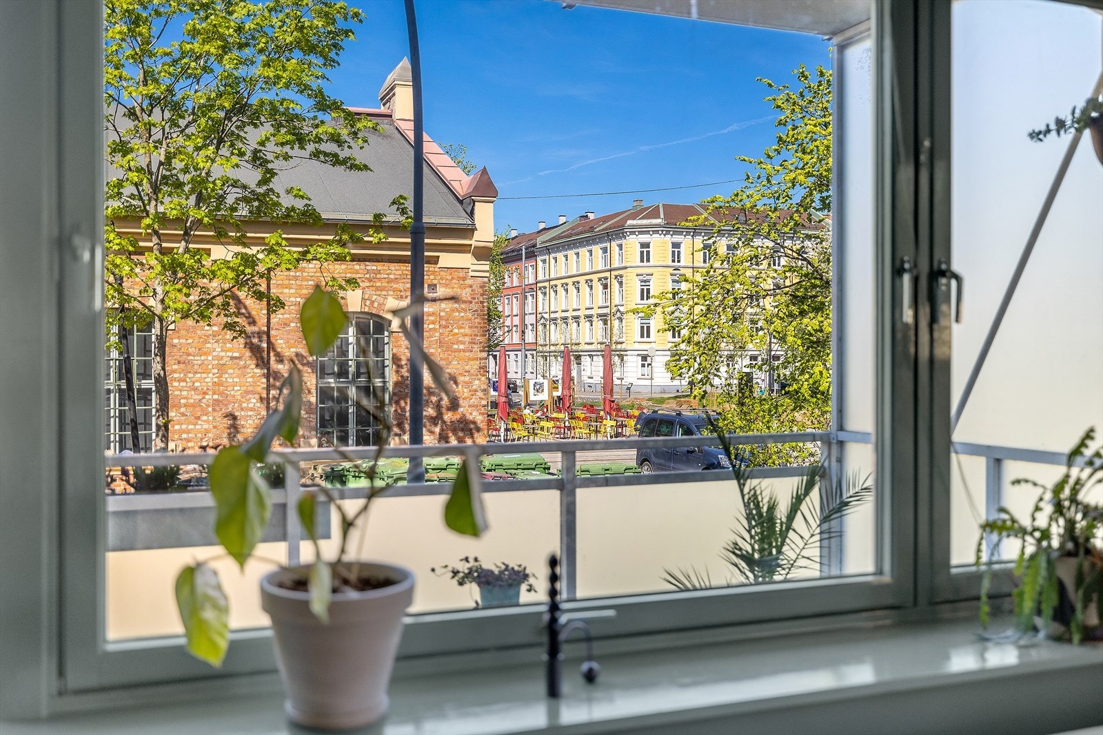 Utsikt mot trikkestallen fra balkongen Galleribilde