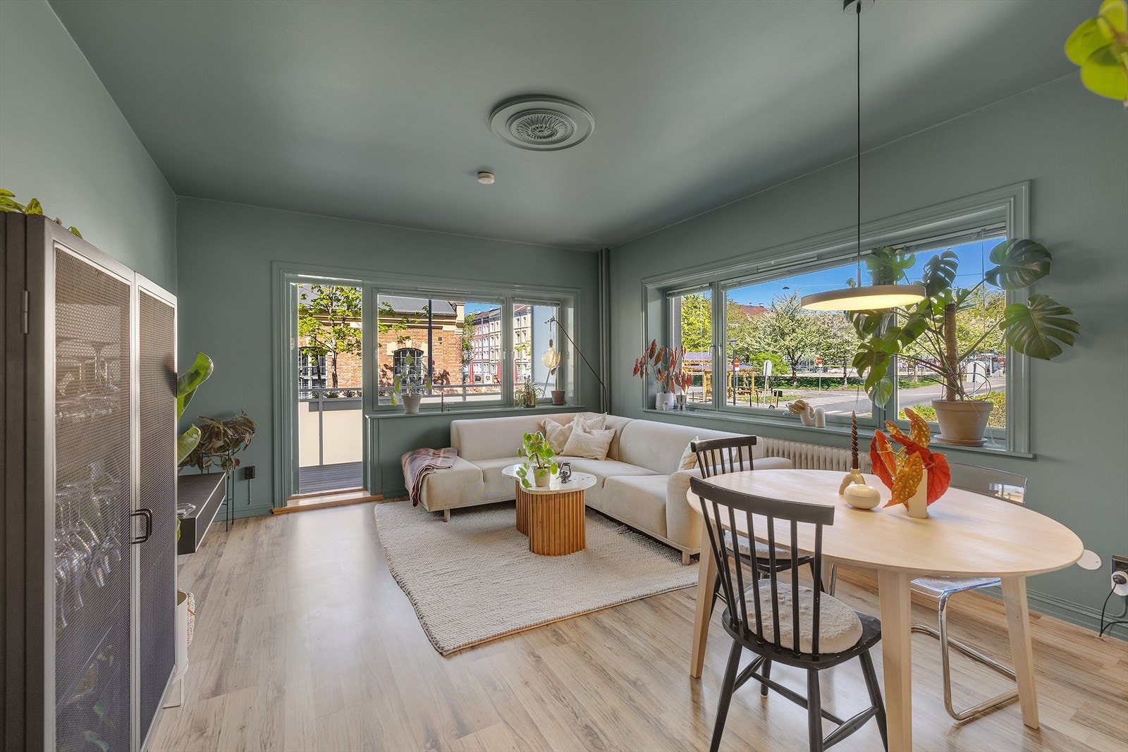 Velkommen til Ole Bull gate 23 - En meget pen 2-roms ende- og hjørneleilighet med solrik balkong Galleribilde