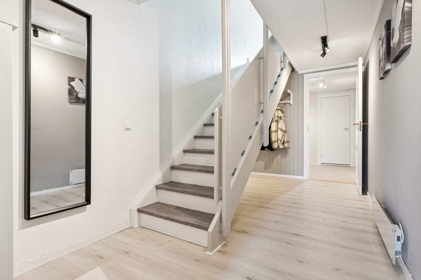 Trapp opp til 1.etasje. Galleribilde