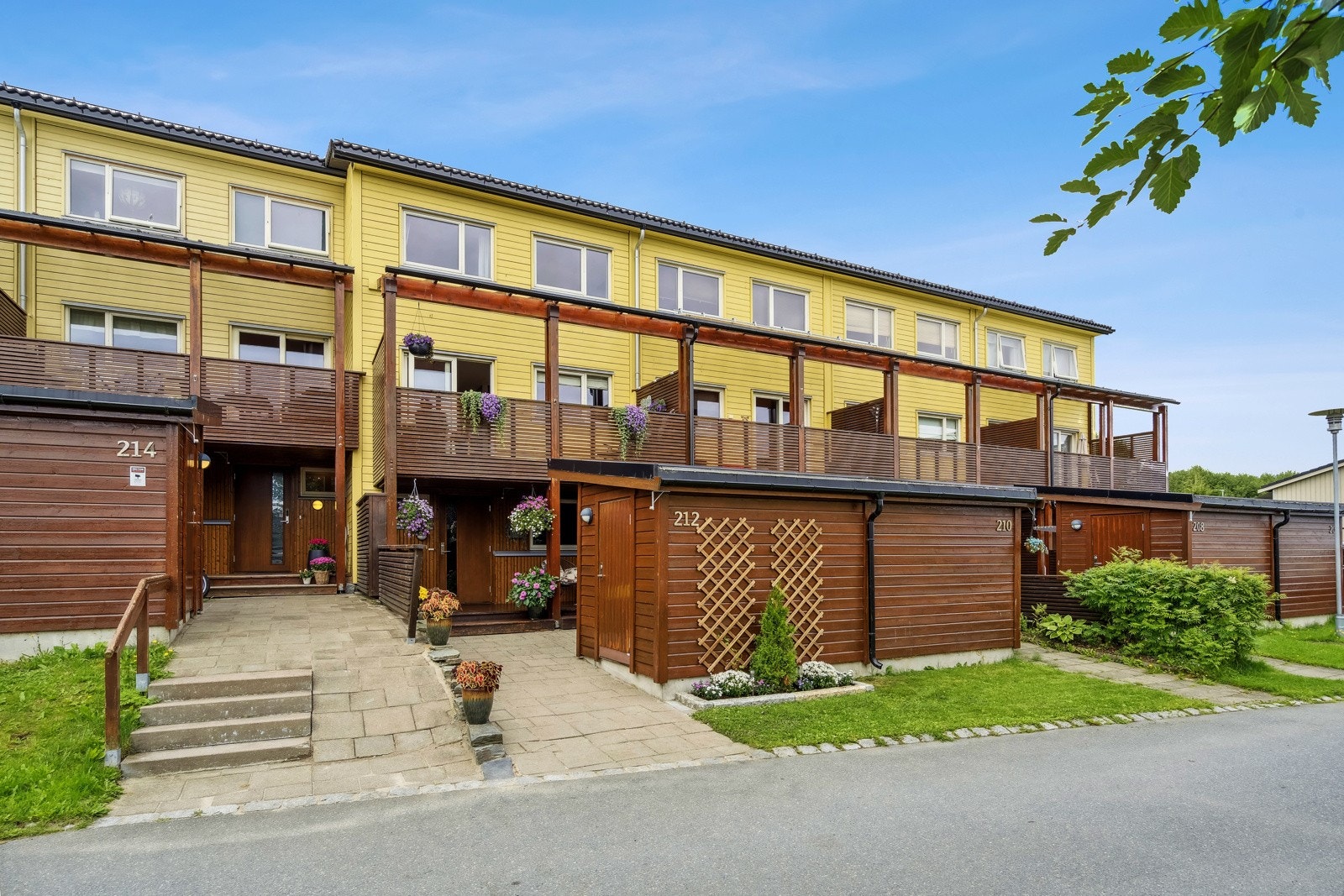 Her kan du bo lettvint og komfortabelt, velvitende om at fellesarealene blir vedlikeholdt og brøytet på vinterstid av borettslagets vaktmester. Galleribilde