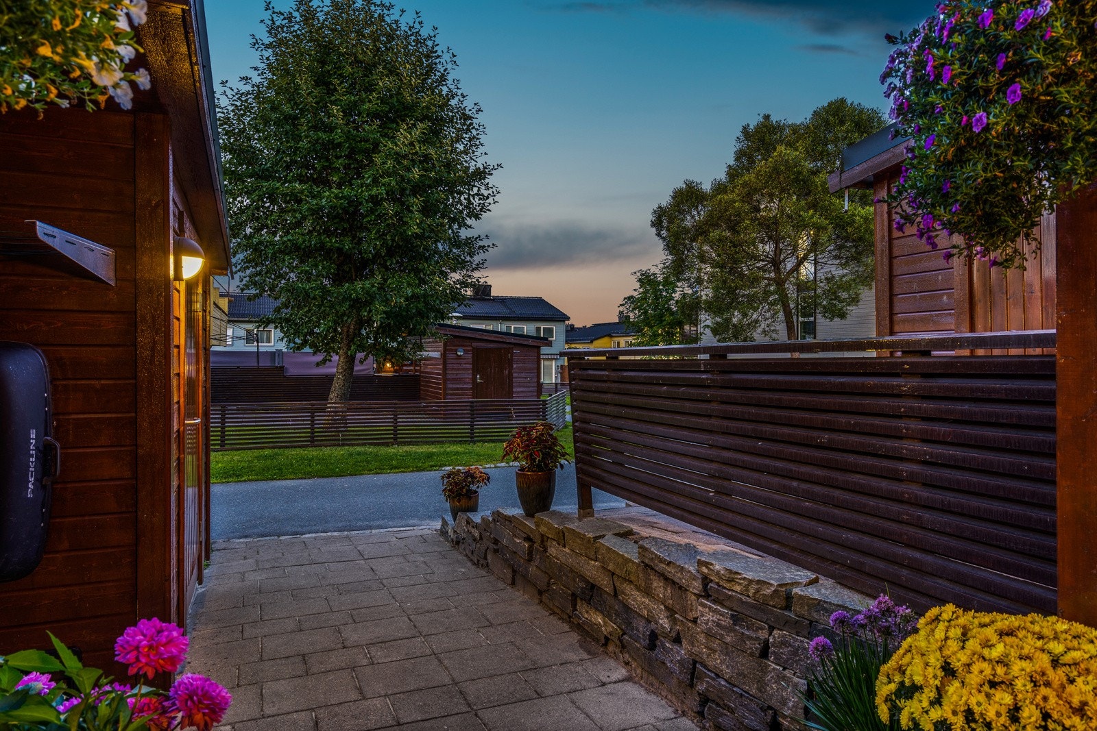 Frittstående utebod ved inngangspartiet på 6 kvm med god lagringsplass. Galleribilde