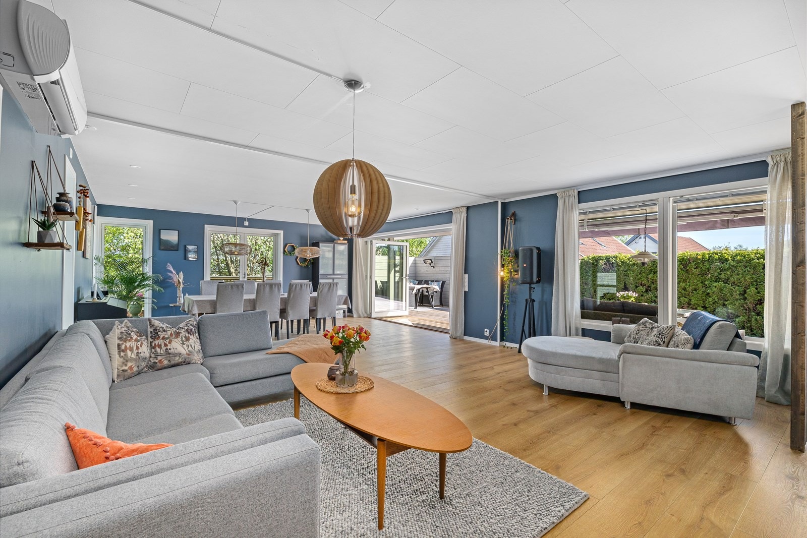 Boligen er en moderne enebolig med flotte estetiske løsninger, god plass og en luftig romfølelse. Galleribilde