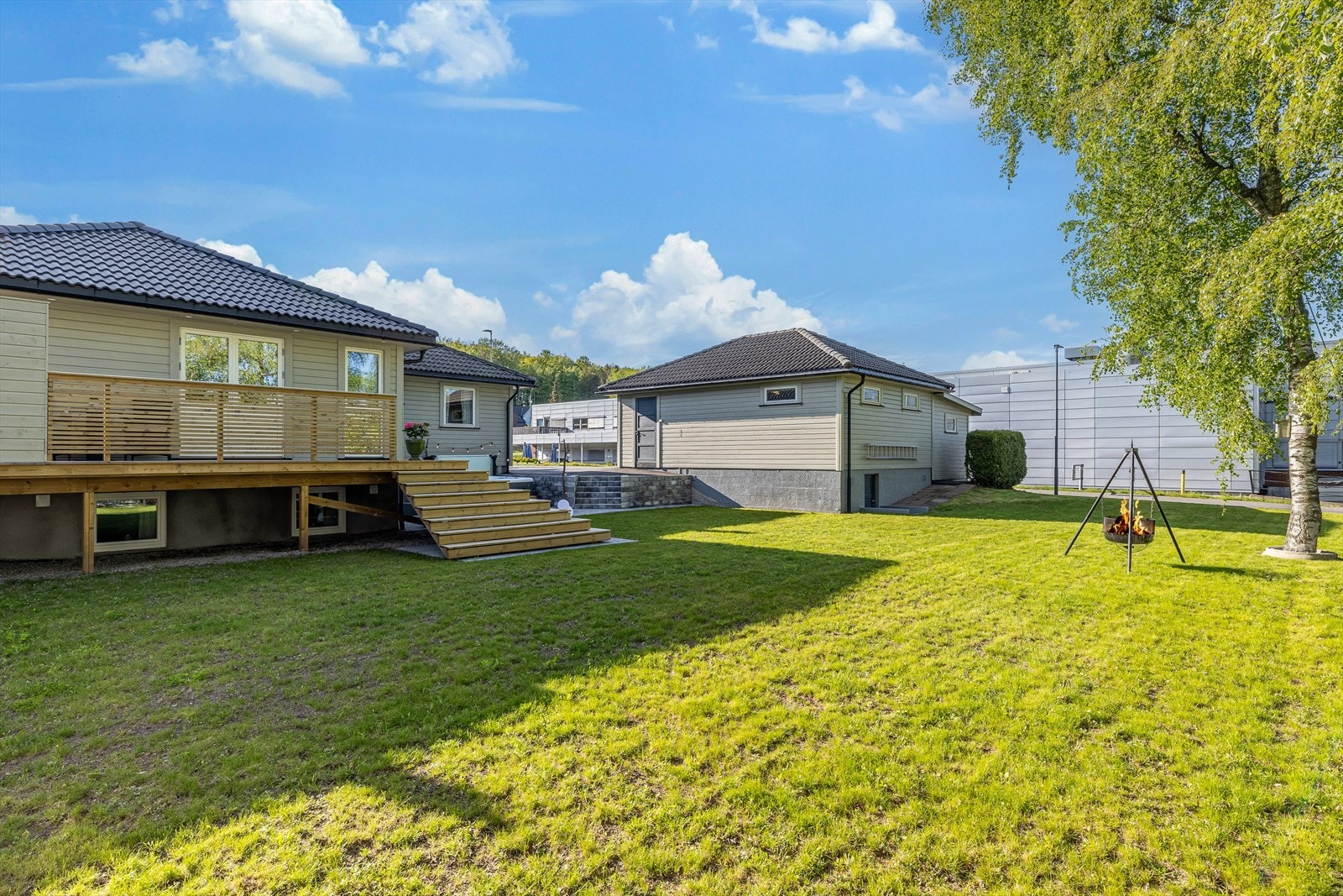 Gressplen med god boltreplass for hele familien. Galleribilde