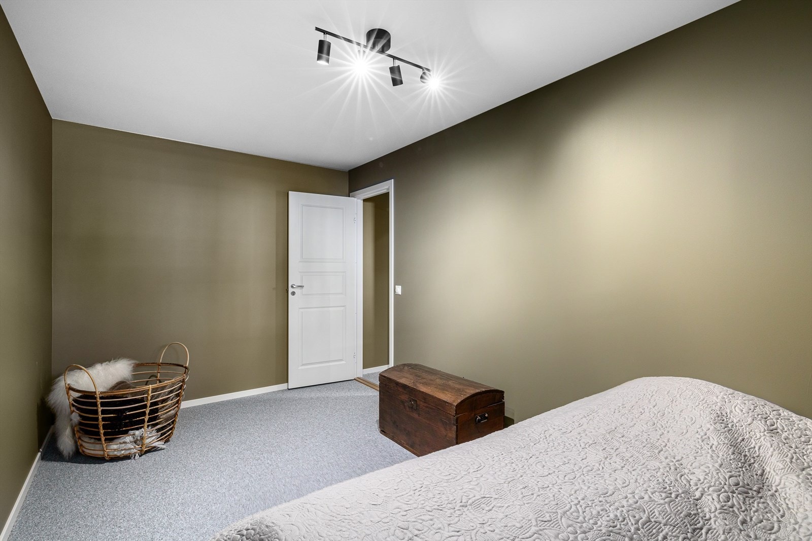 Begge soverommene er romslige og delikate. Galleribilde