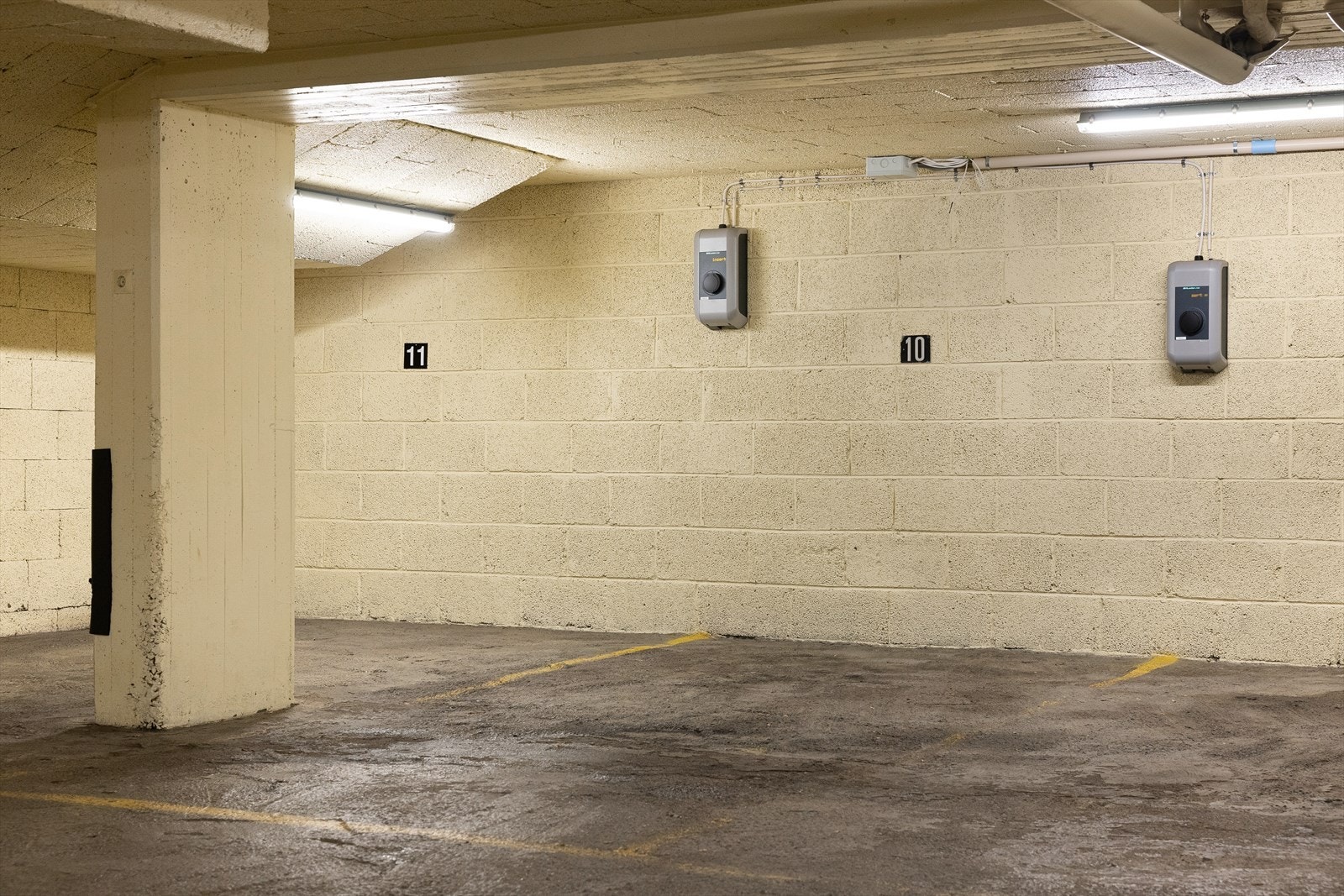 Mulighet til å leie garasjeplass i kjeller. Det er flere ledige plasser i sameiet. Galleribilde