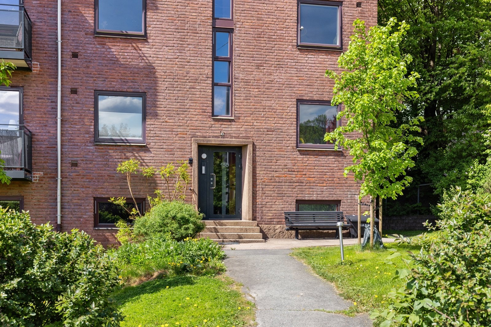 Leiligheten disponerer en loftsbod med gulvflate på ca. 6 m², samt en kjellerbod på ca. 6 m². Galleribilde