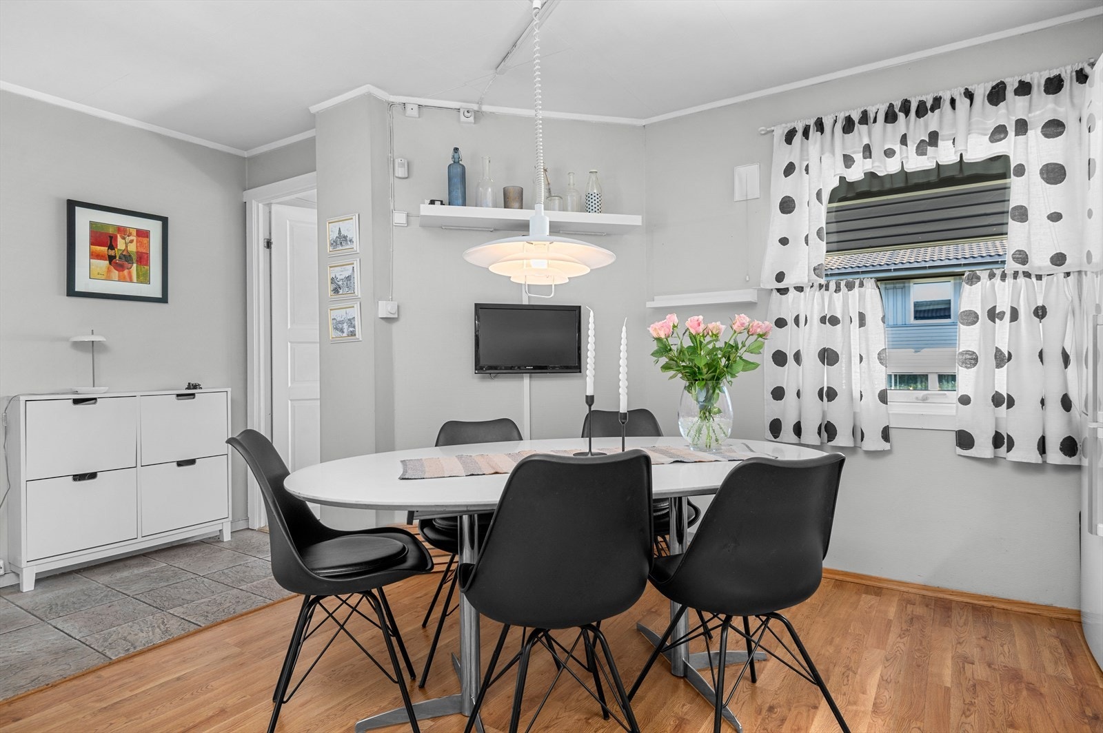 Etter dagens løsning er det etablert spisesone ved kjøkkenet. Galleribilde