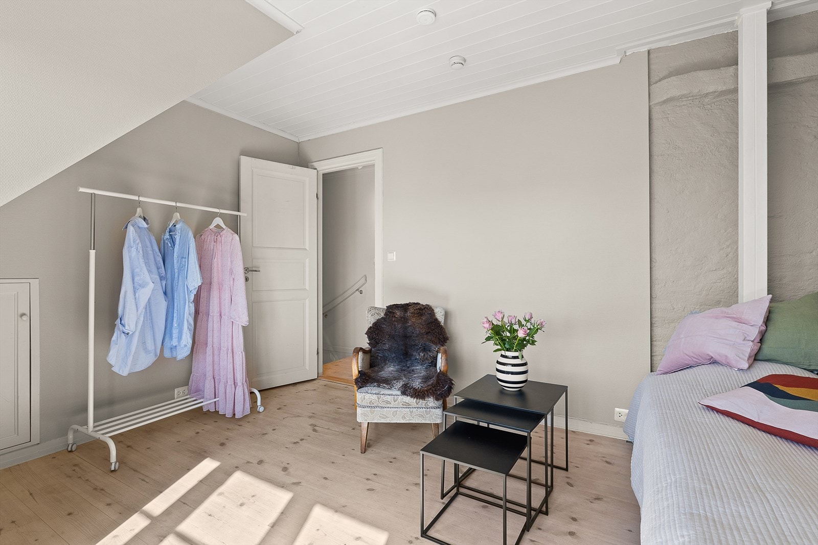 Plass til garderobe. Galleribilde