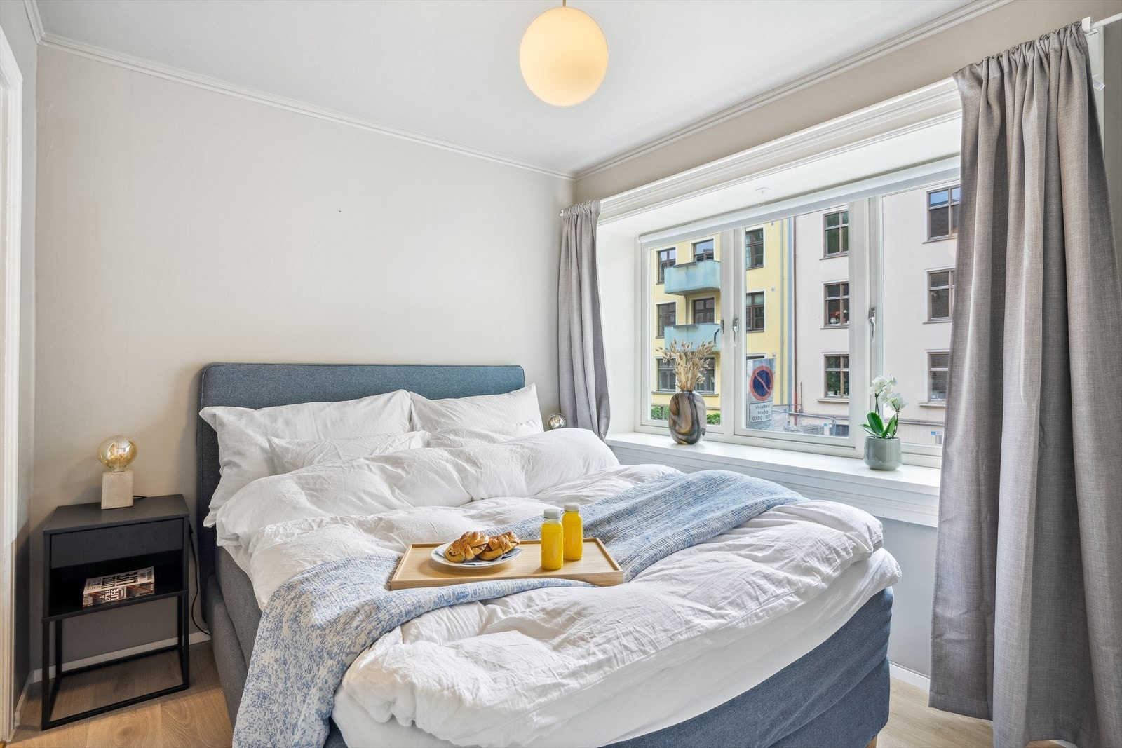 Soverom med behagelig atmosfære og god størrelse. Galleribilde