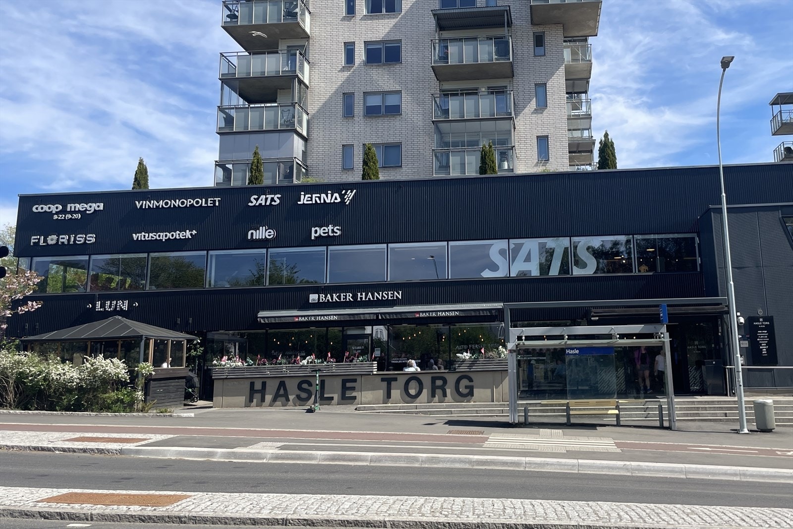 Hasle Torg tilbyr en rekke butikker og servicefasiliteter Galleribilde