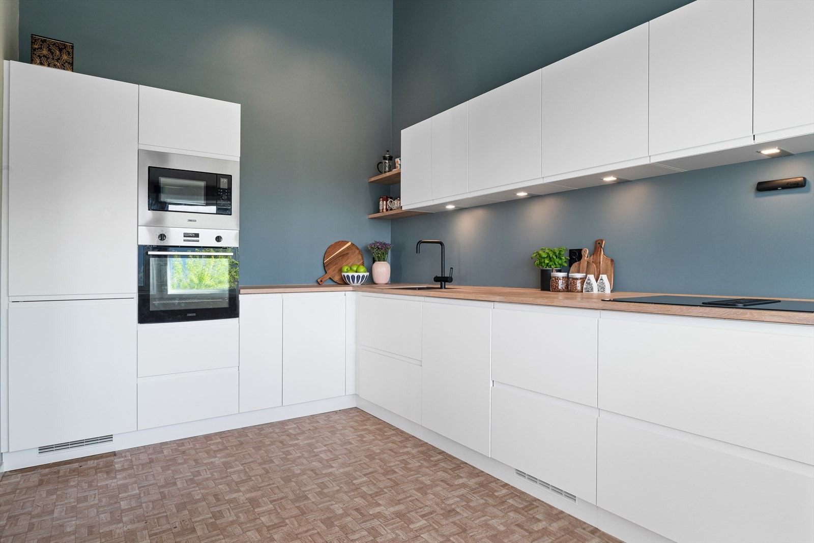 Kjøkkendelen er på 11,5kvm og ligger adskilt Galleribilde