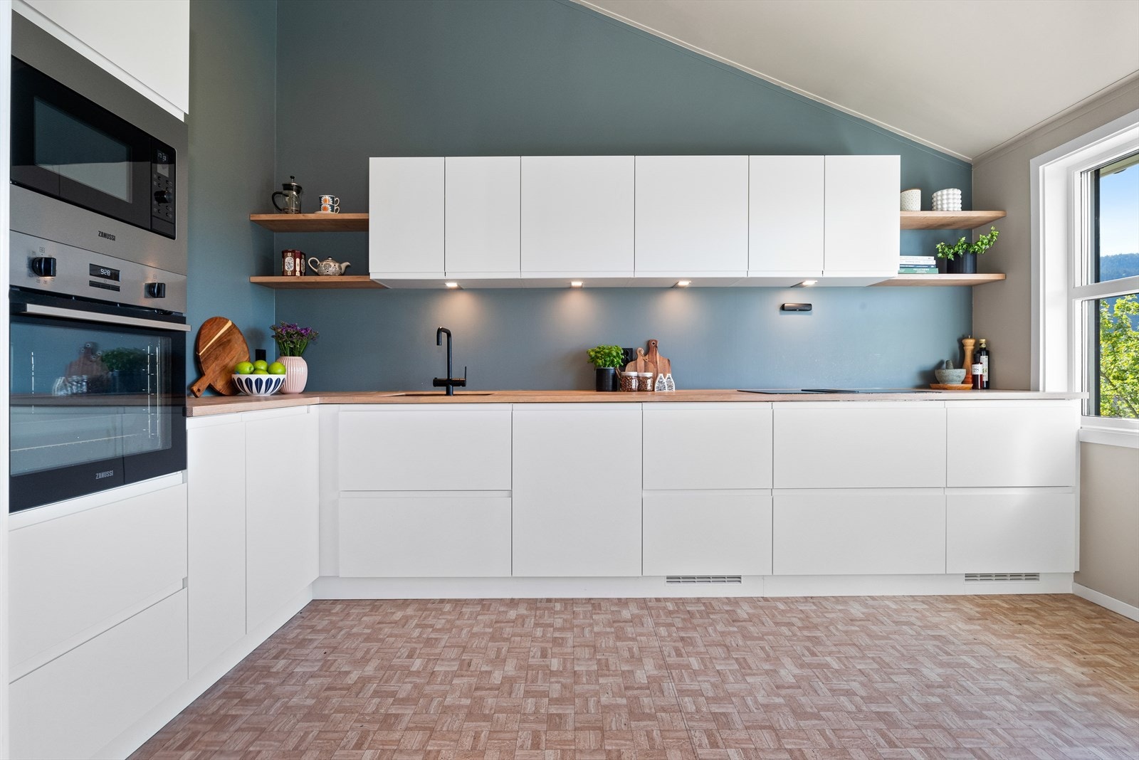 Kjøkkenet er nytt - moderne og delikat Galleribilde